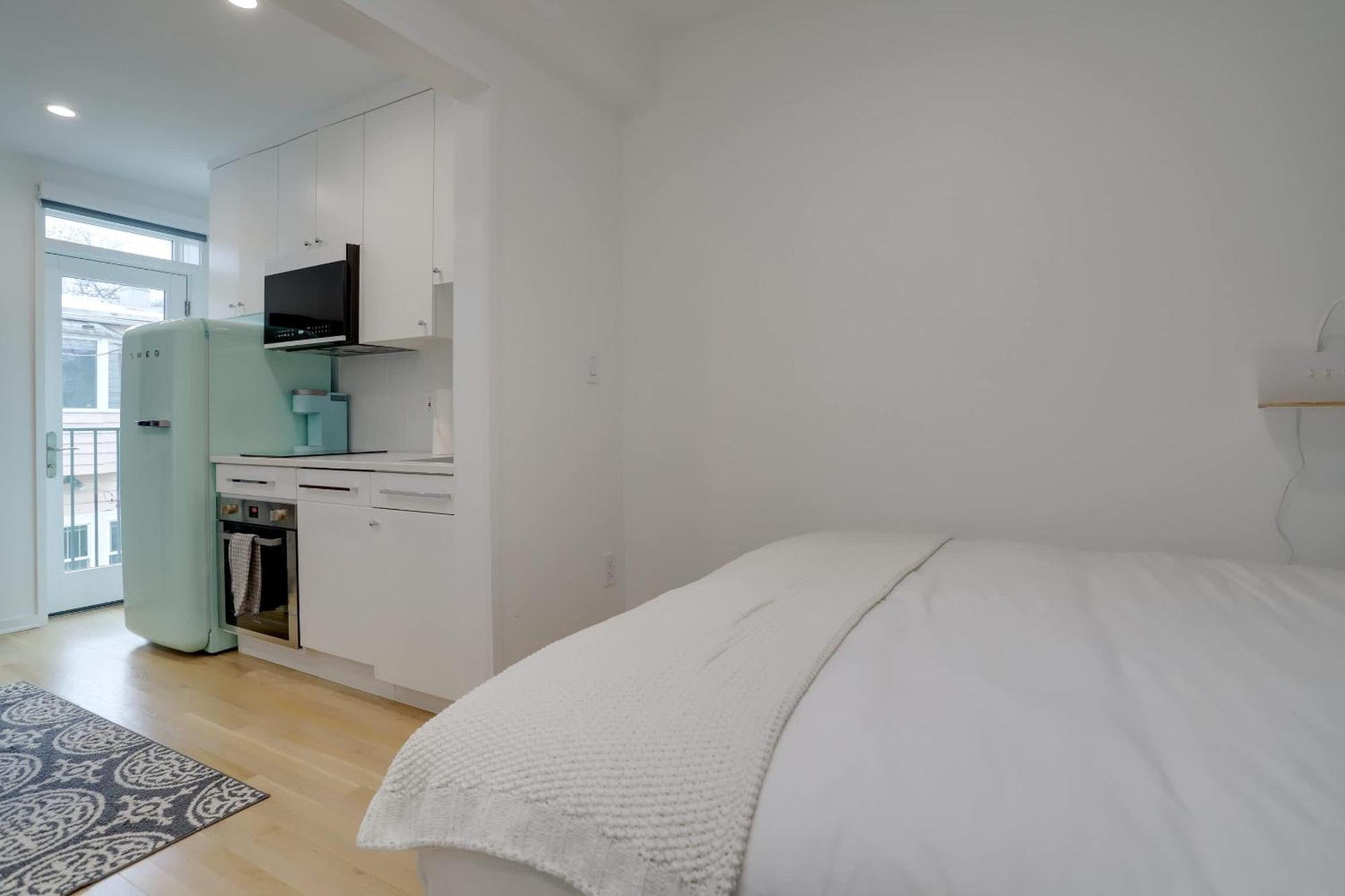 Sojourn's Eastern Market Carriage House Sleeps 2 Apartment *