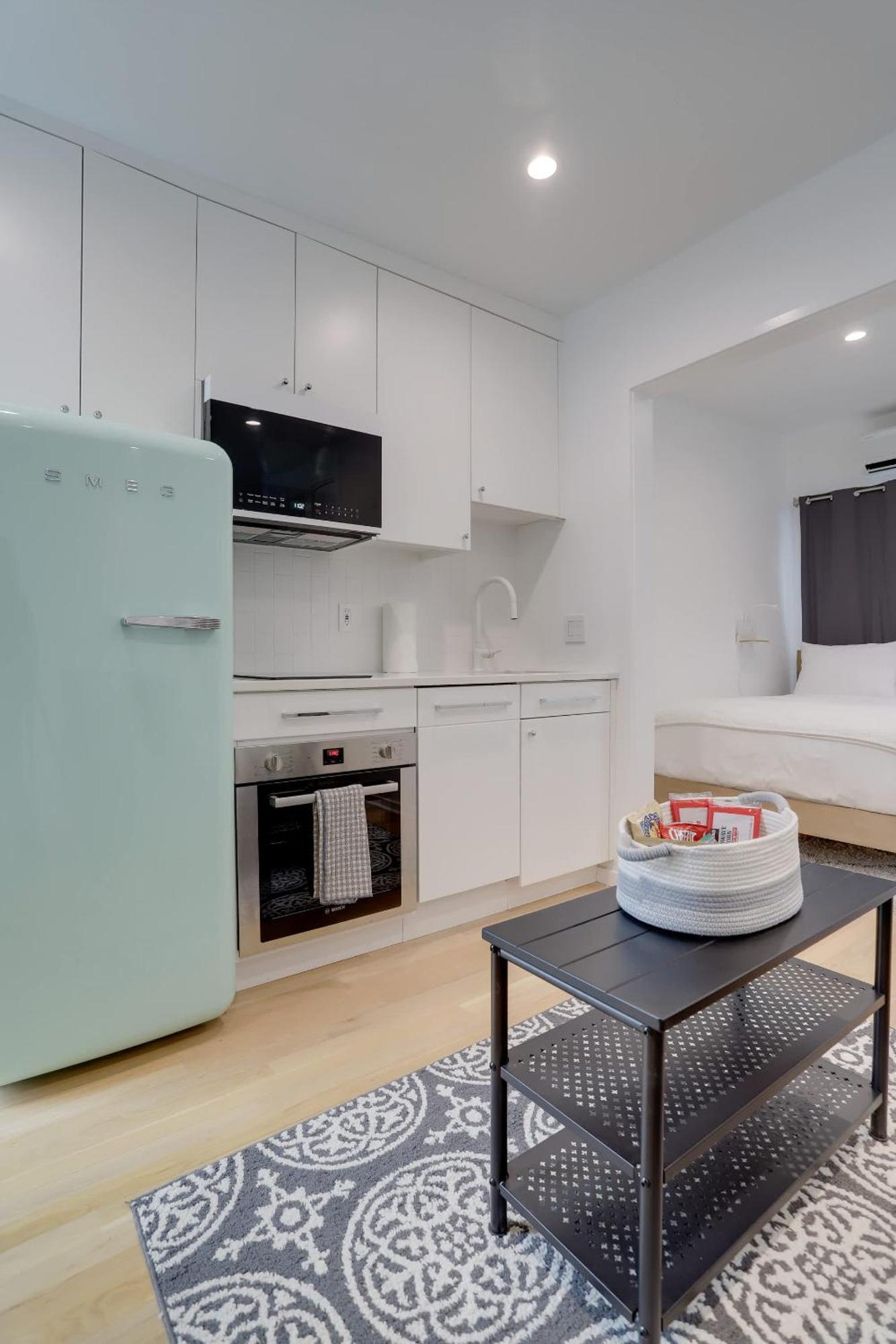 Apartment Sojourn's Eastern Market Carriage House Sleeps 2 Washington