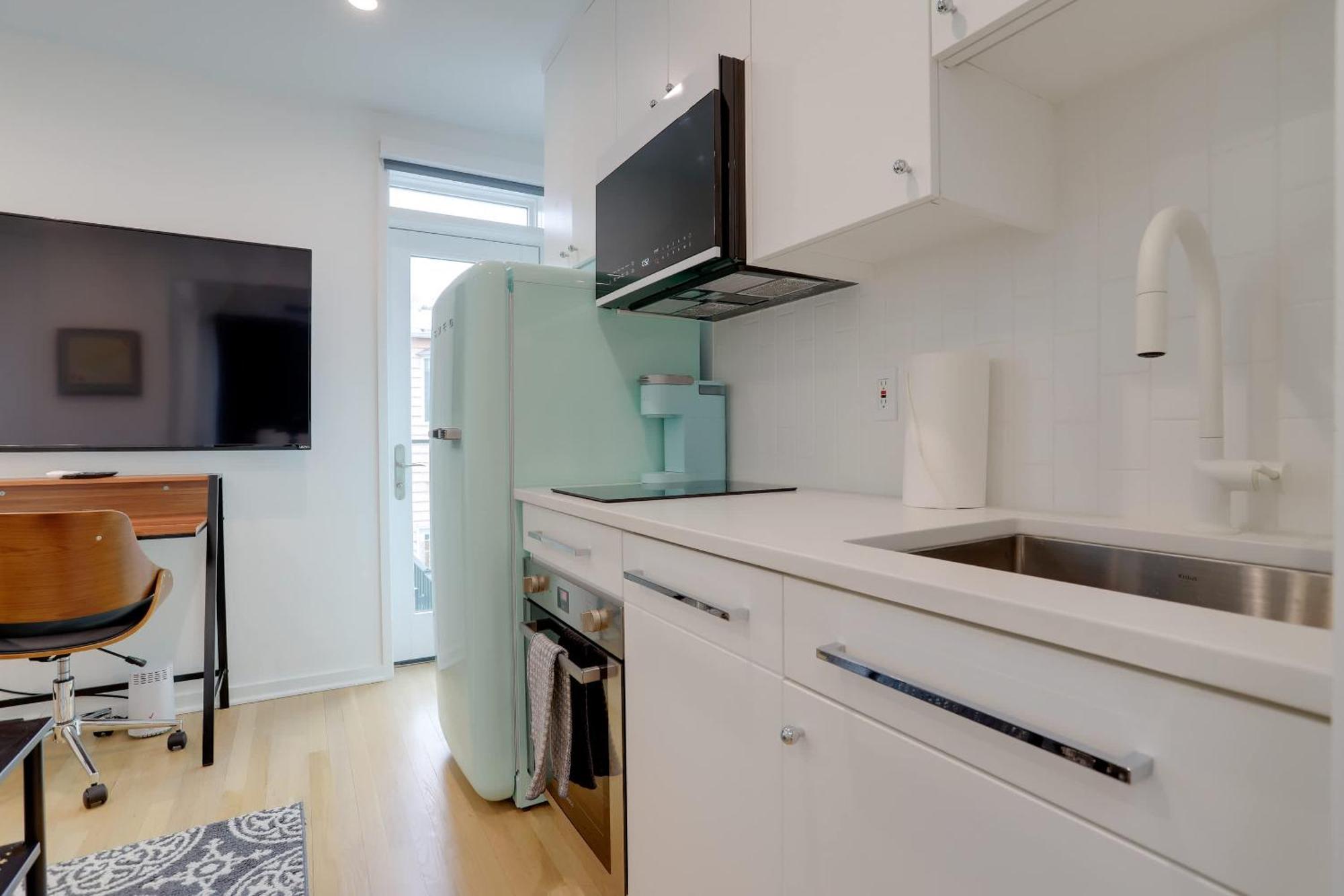 Apartment Sojourn's Eastern Market Carriage House Sleeps 2