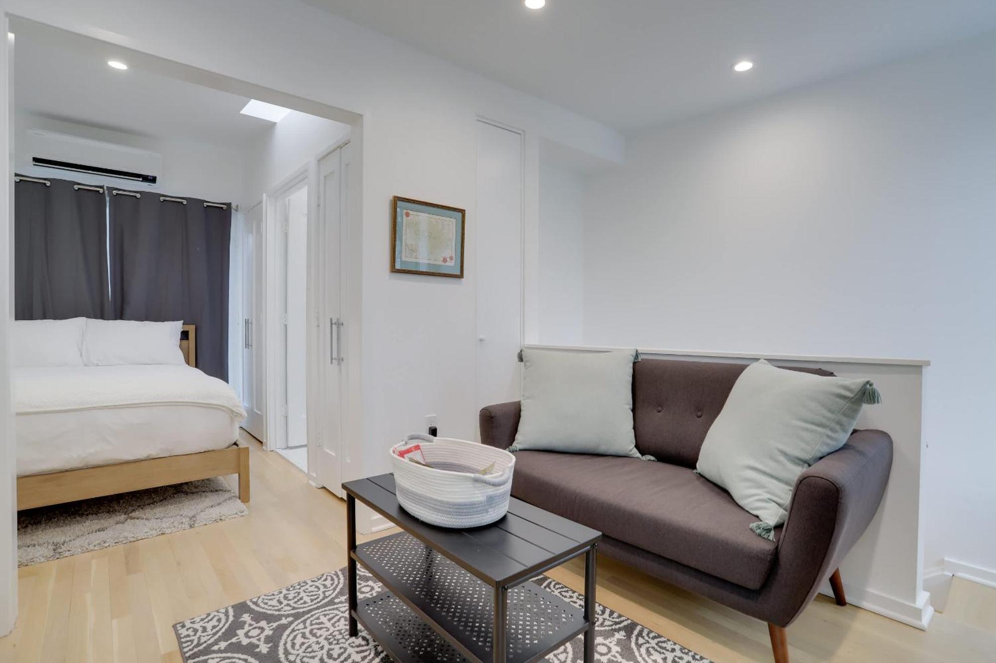 Apartment Sojourn's Eastern Market Carriage House Sleeps 2 Washington