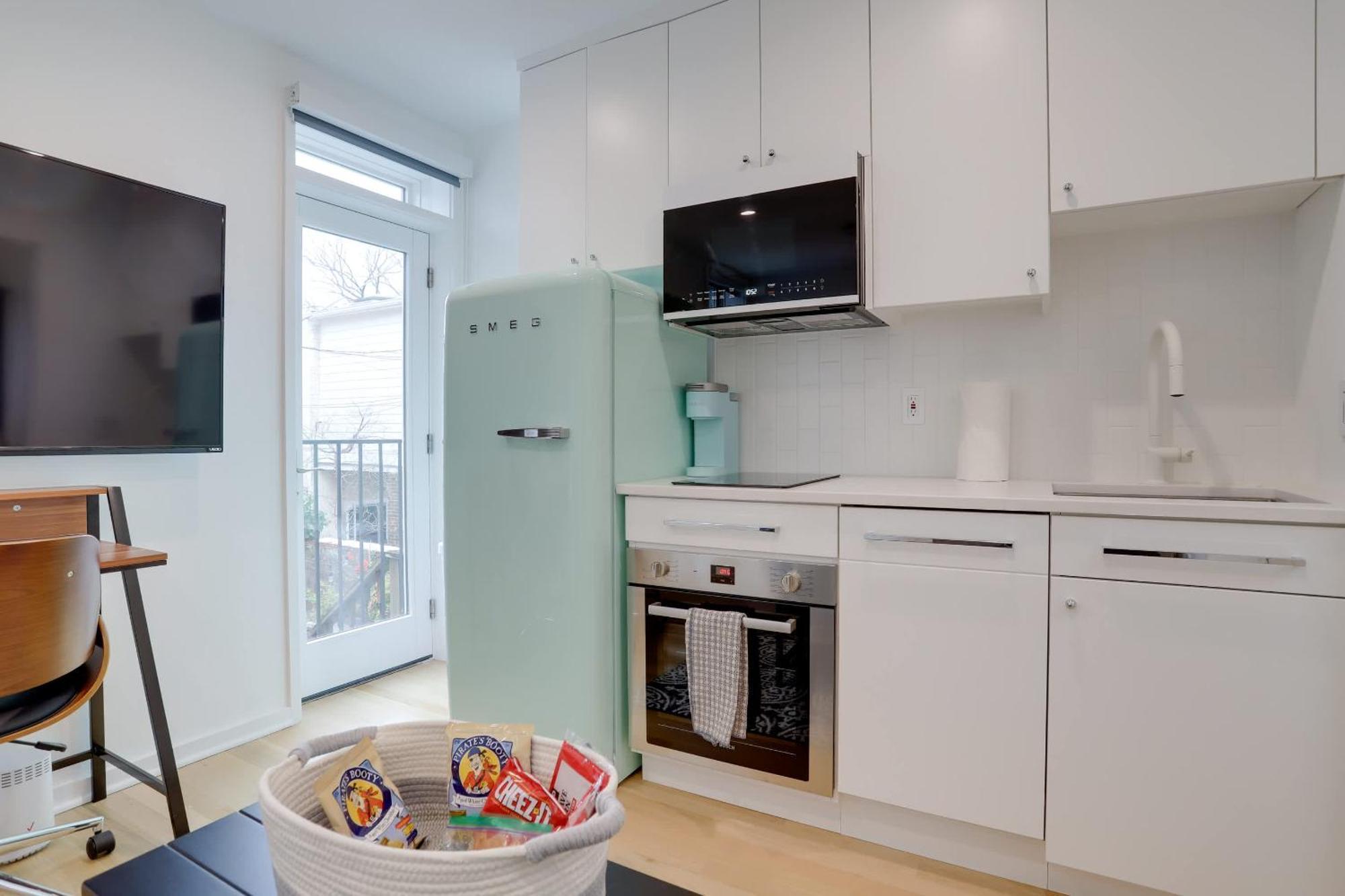 Apartment Sojourn's Eastern Market Carriage House Sleeps 2