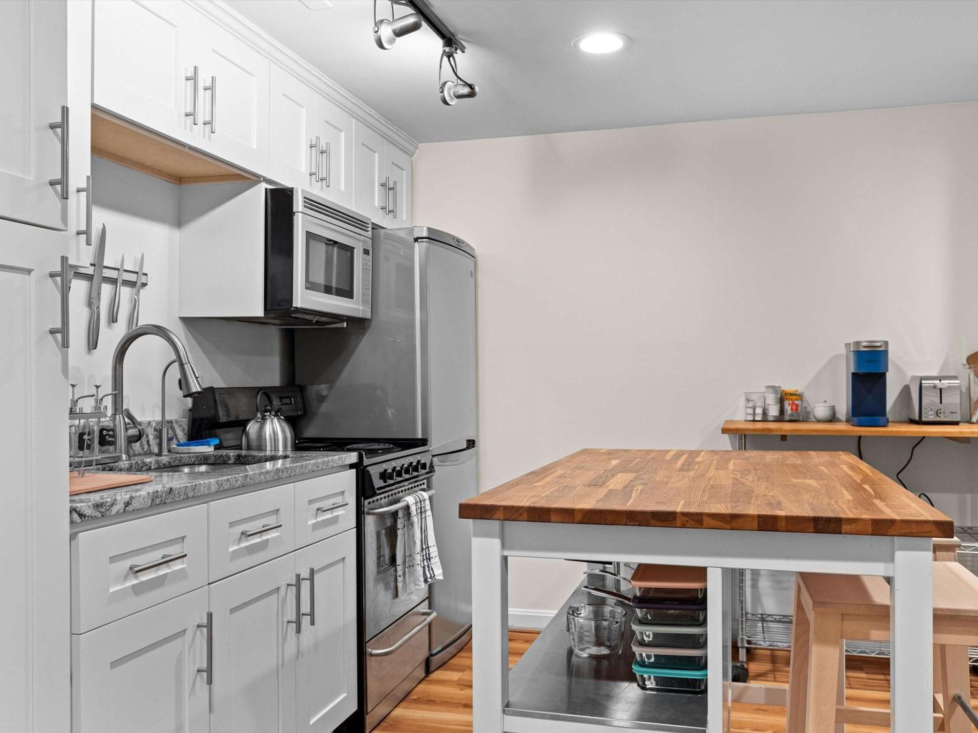 Ideally Located Urban Oasis Free Parking Apartment Washington