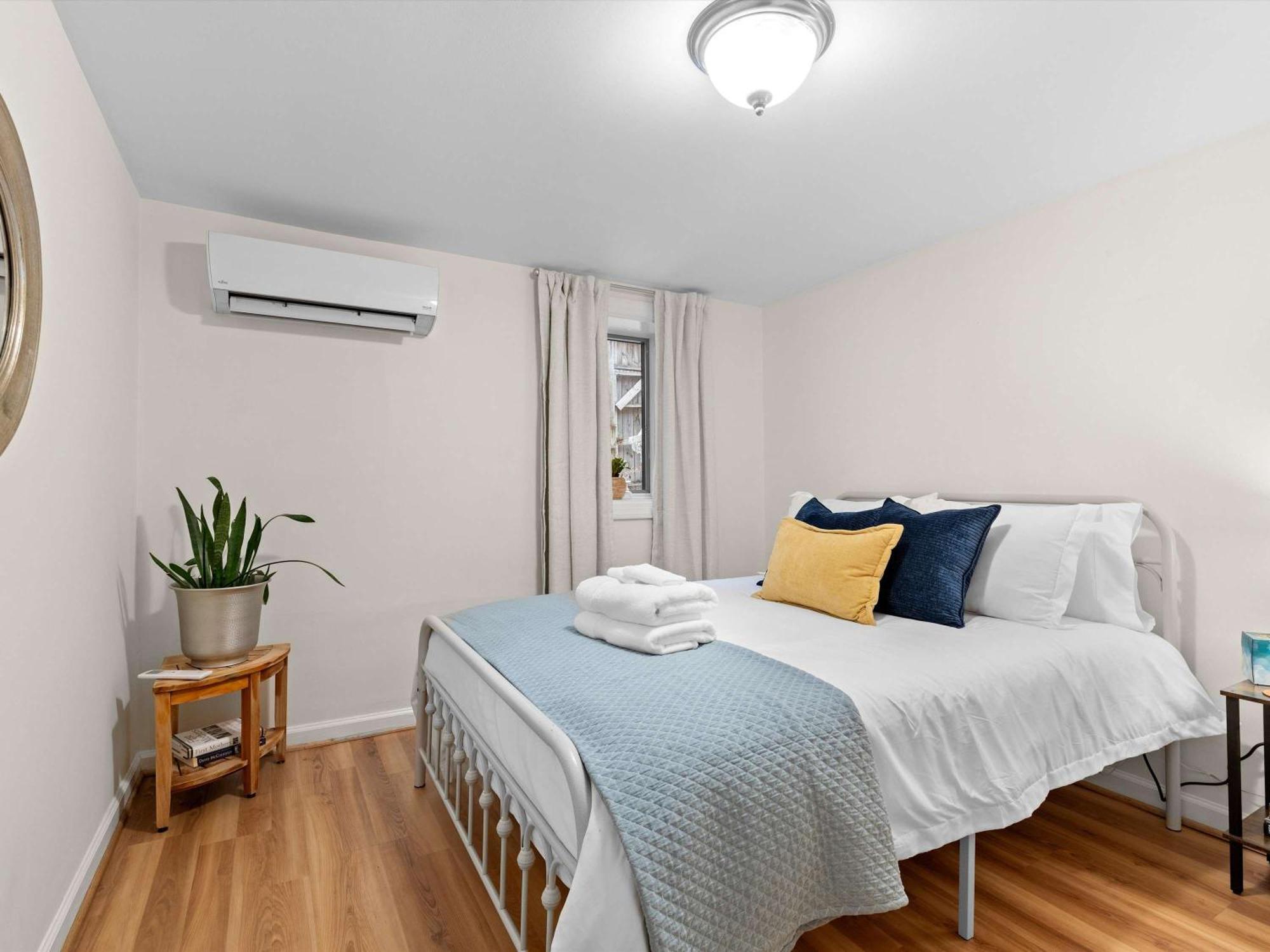 Ideally Located Urban Oasis Free Parking Washington