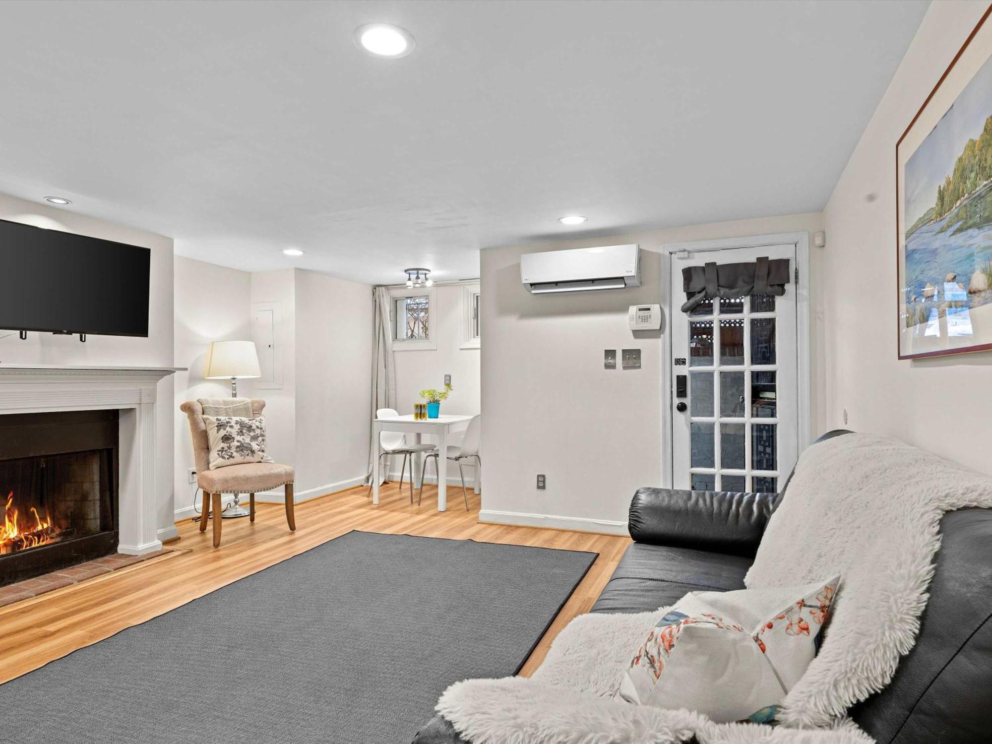 Ideally Located Urban Oasis Free Parking Washington