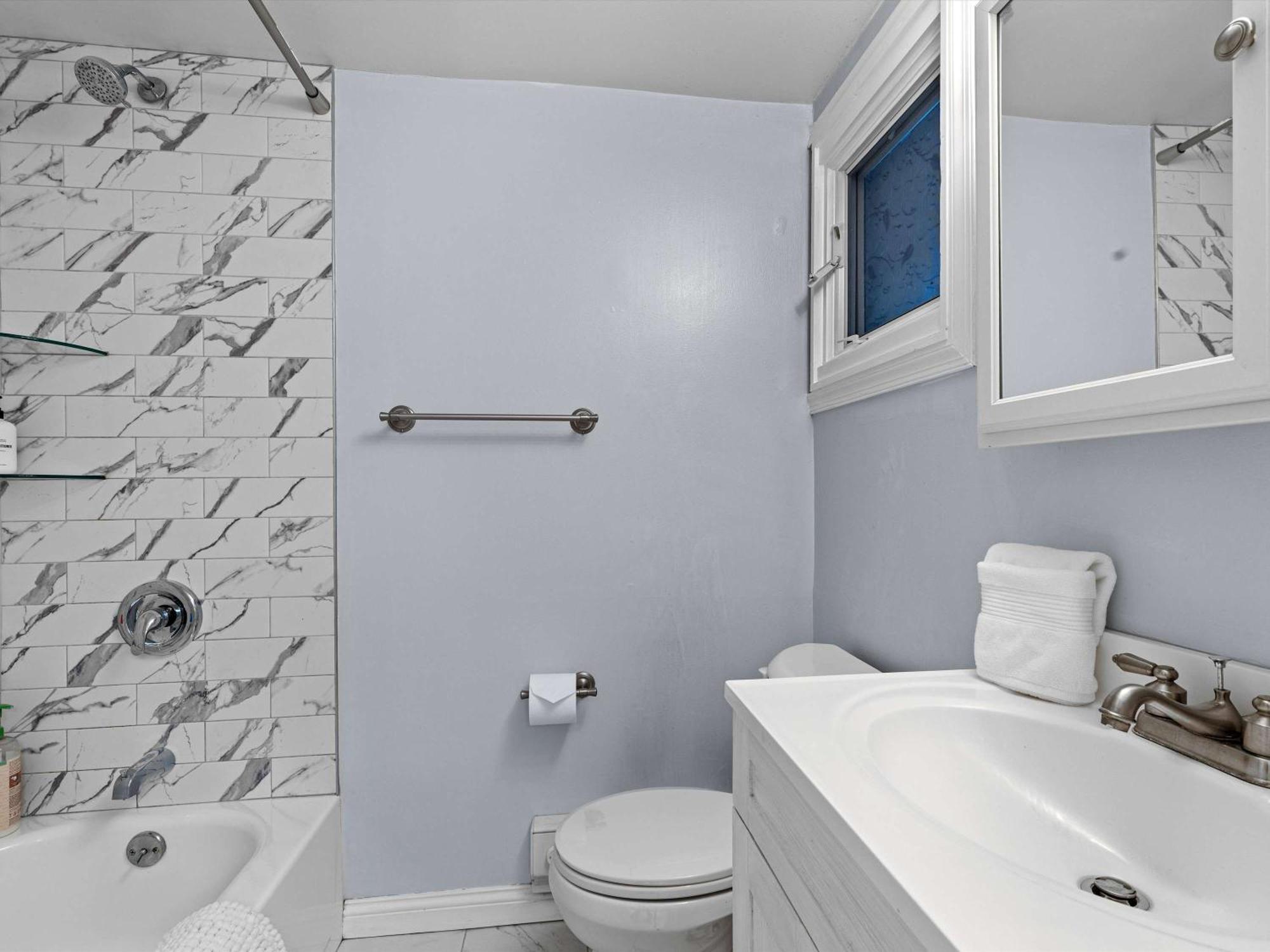 Apartment Ideally Located Urban Oasis Free Parking