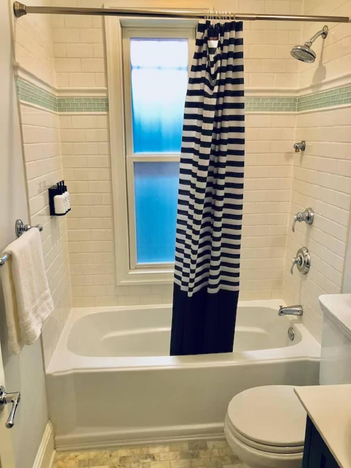 Holiday home Modern Victorian Elegance - 5 Blocks To The Us Capitol *
