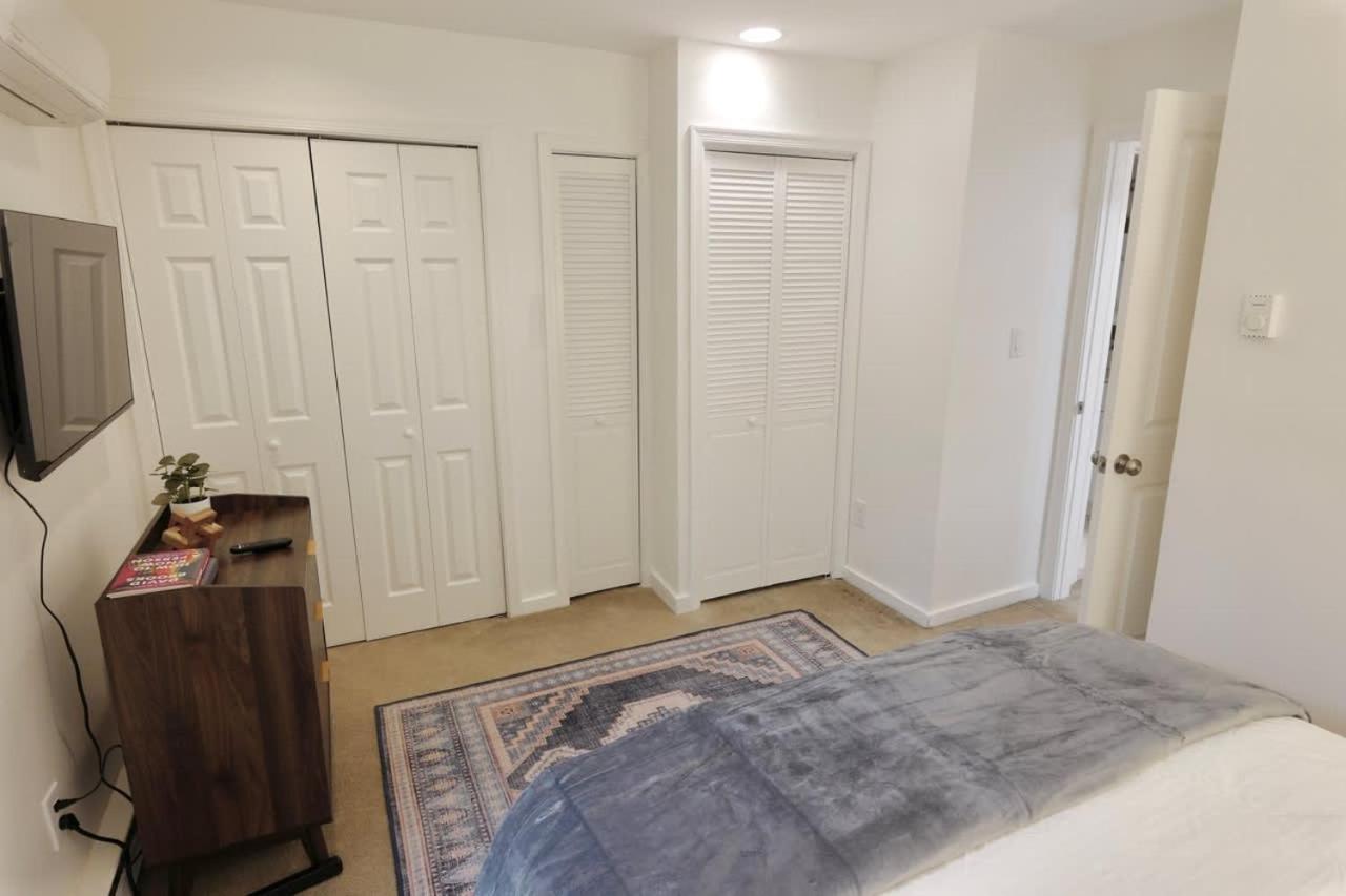 Capitol Hill & Penn - Steps From Eastern Market Apartment *