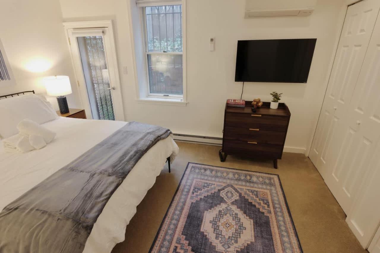 Capitol Hill & Penn - Steps From Eastern Market Apartment