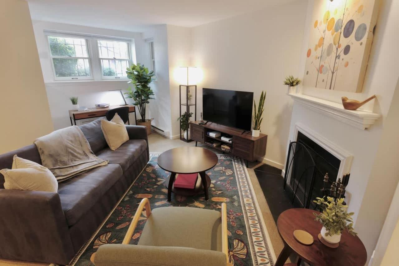 Capitol Hill & Penn - Steps From Eastern Market Apartment