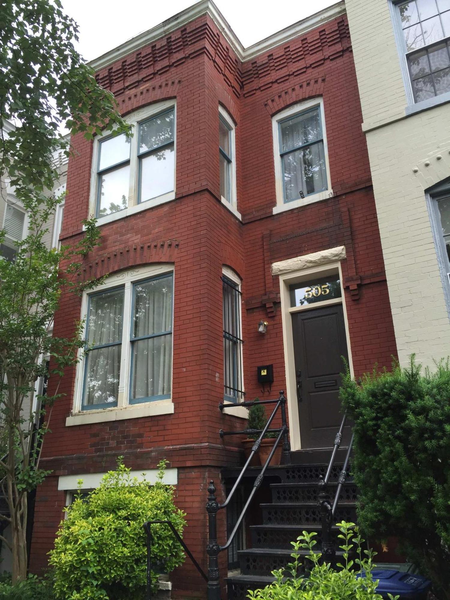 Capitol Hill & Penn - Steps From Eastern Market Apartment *