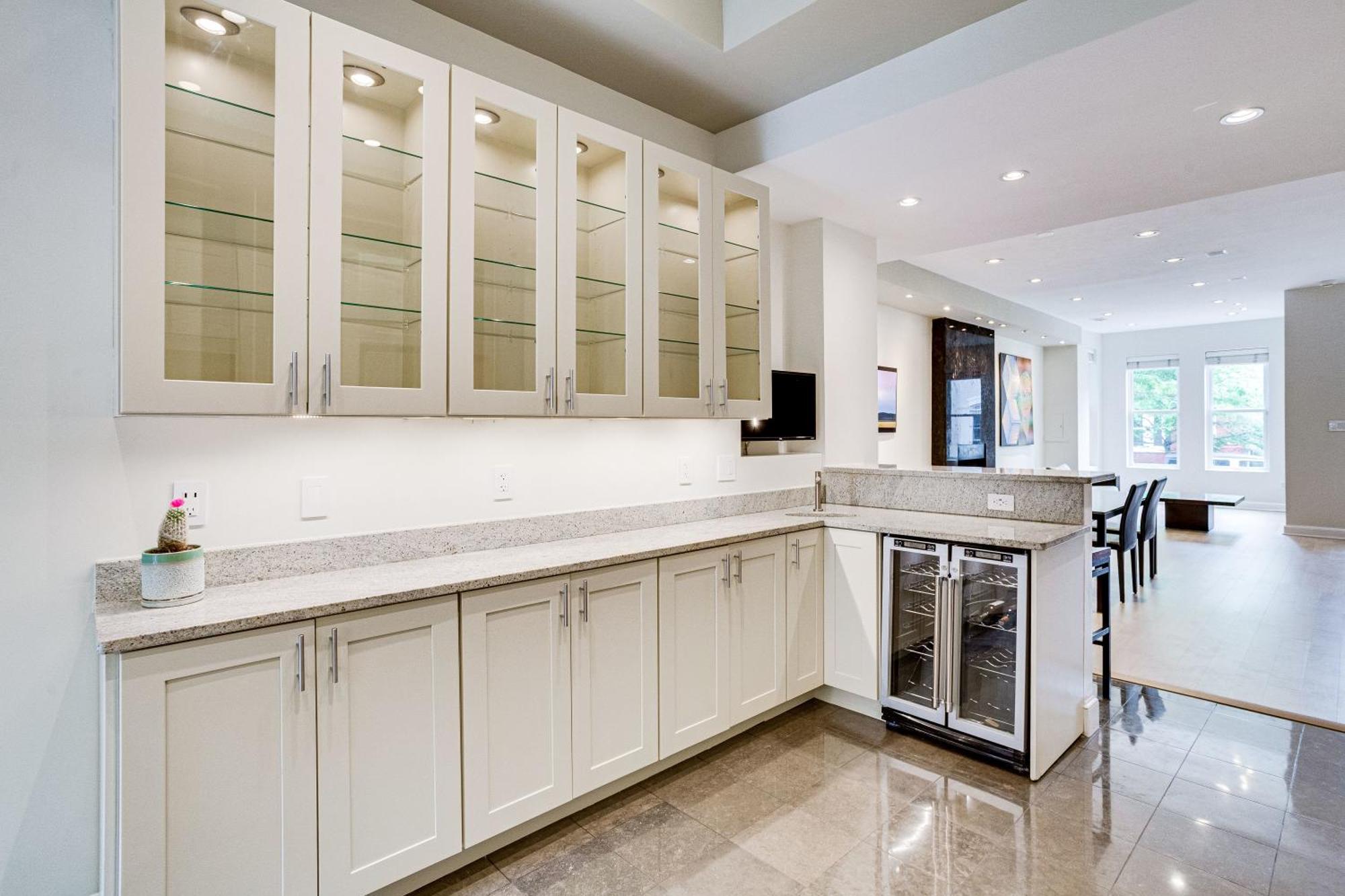 Modern 1 Block From Metro Subway Minutes To Capital, Museums And National Mall Holiday home