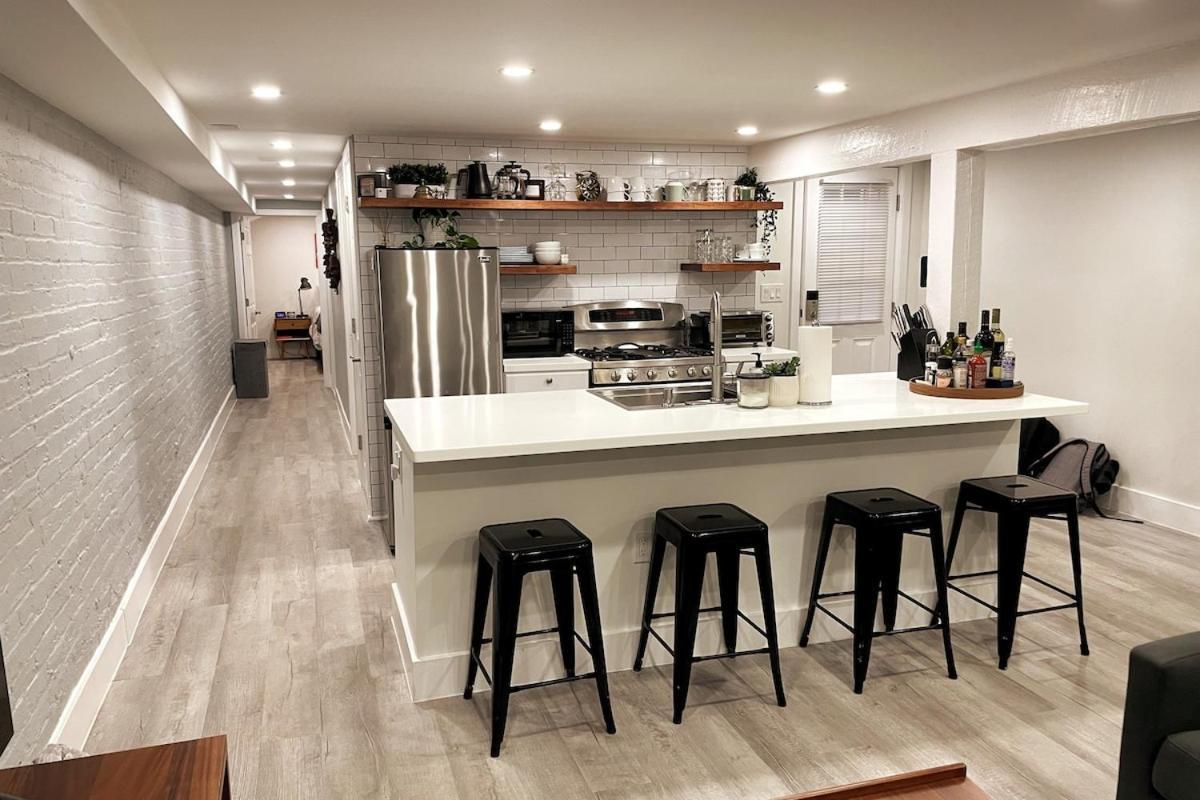 Apartment Stylish Basement Perfect For Long