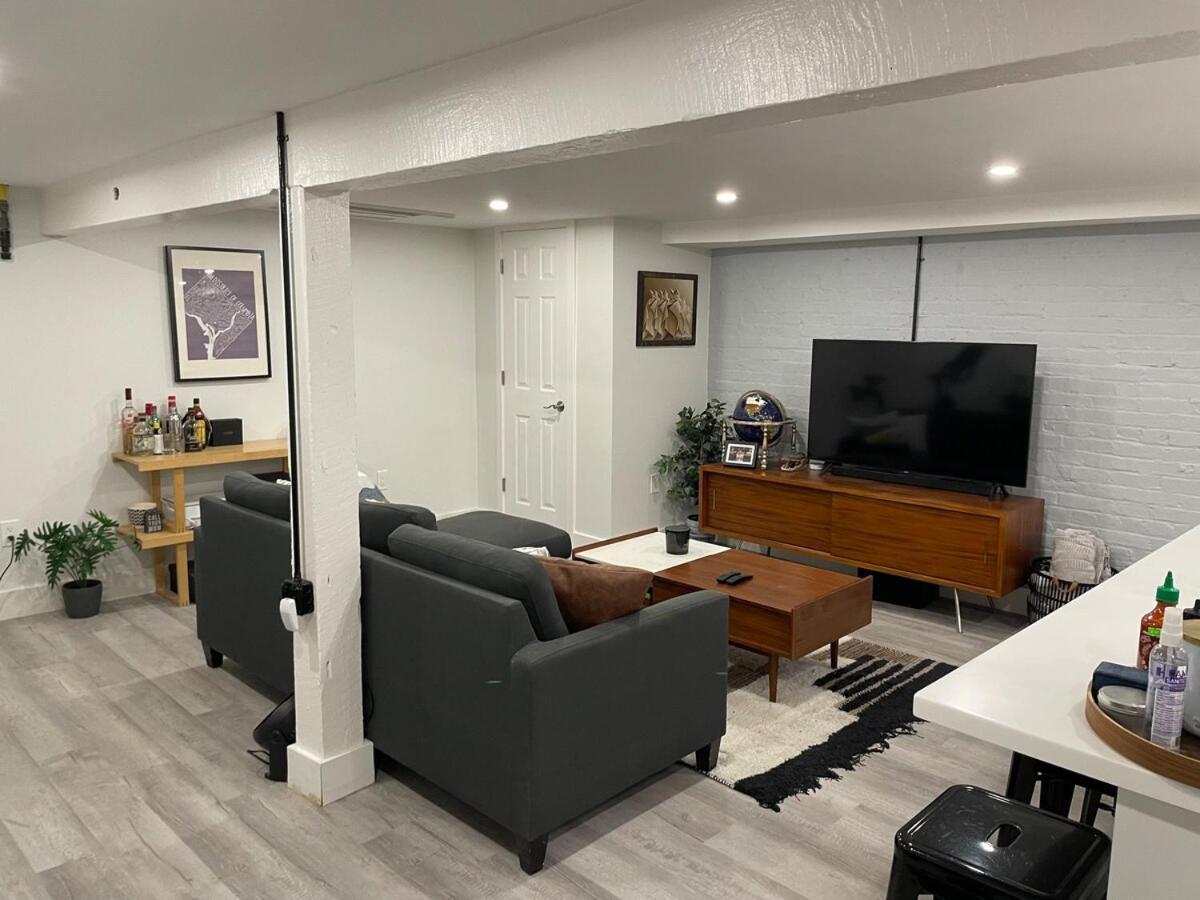 Apartment Stylish Basement Perfect For Long Washington