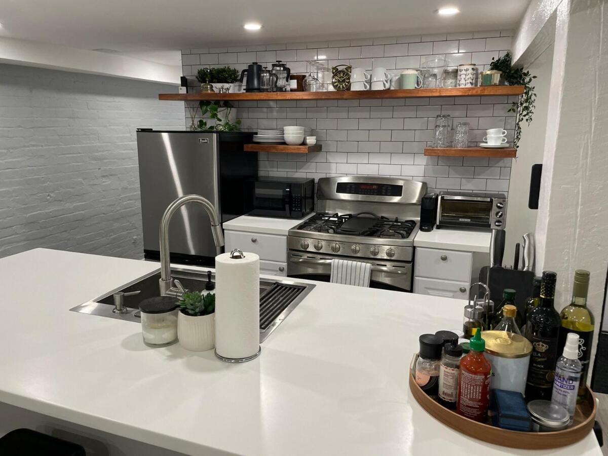 Apartment Stylish Basement Perfect For Long