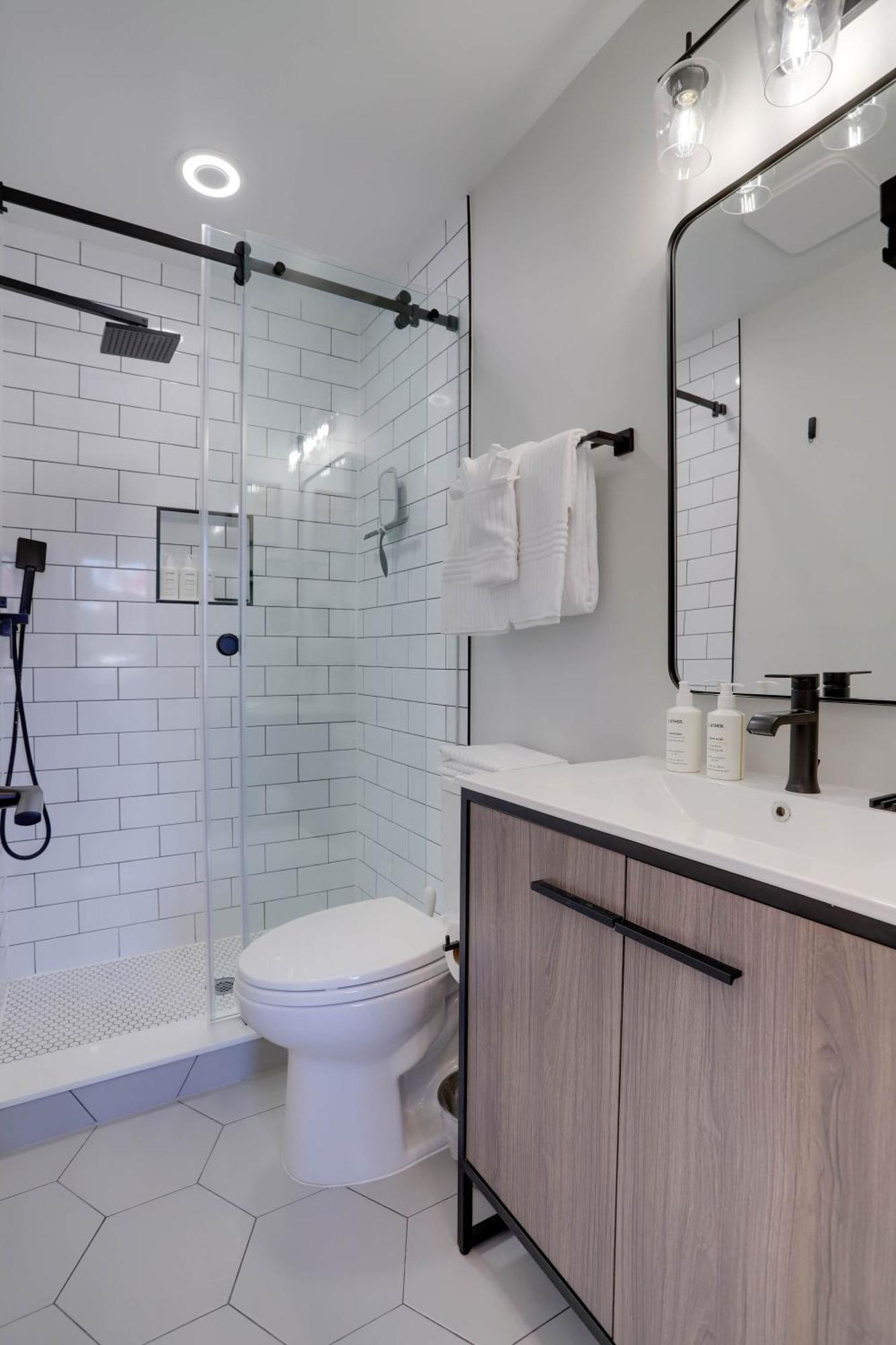 Sojourn Worldly 1 Bedroom 2 Ba 2 Blocks To Shaw Metro *