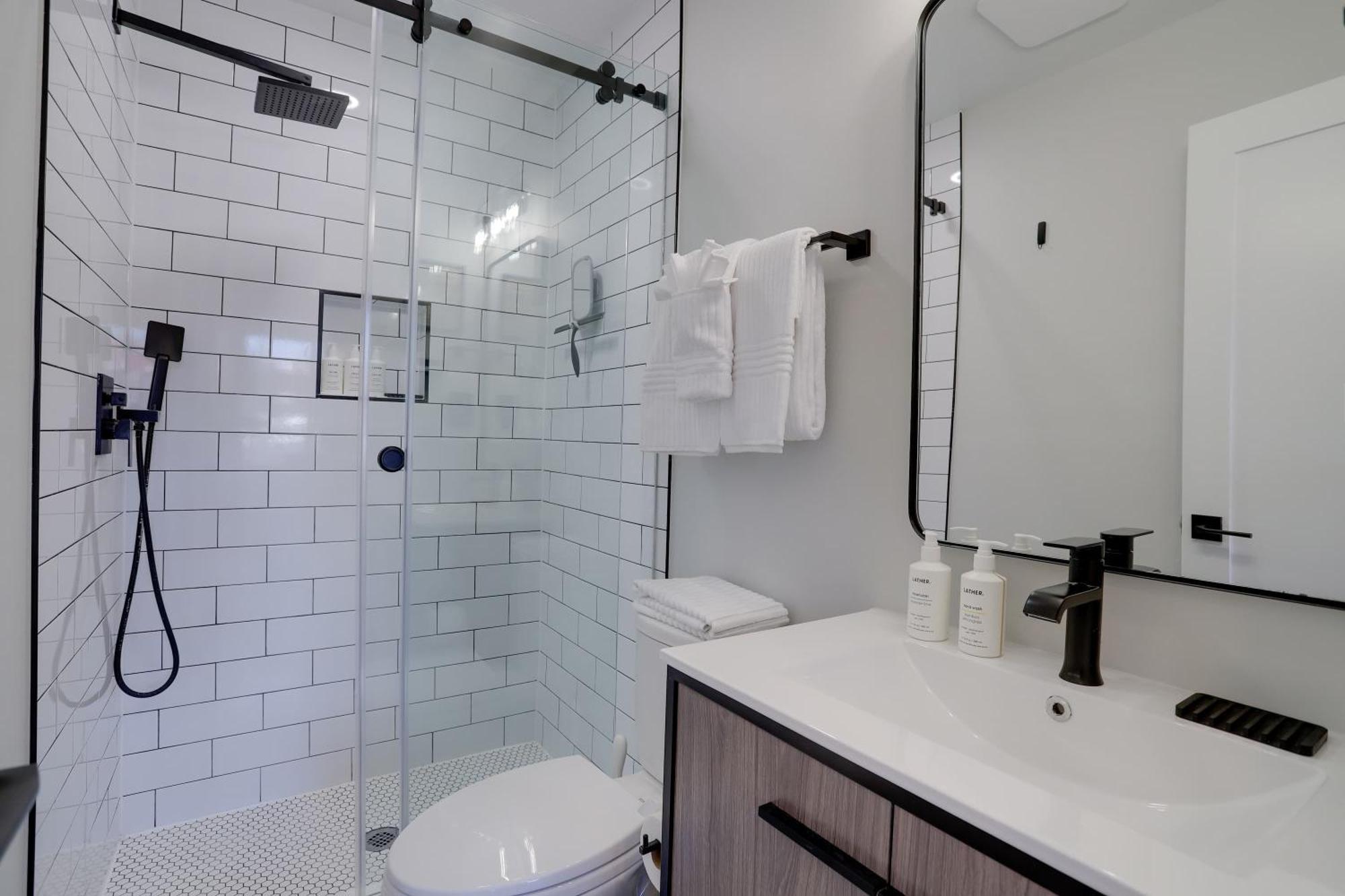 Apartment Sojourn Worldly 1 Bedroom 2 Ba 2 Blocks To Shaw Metro