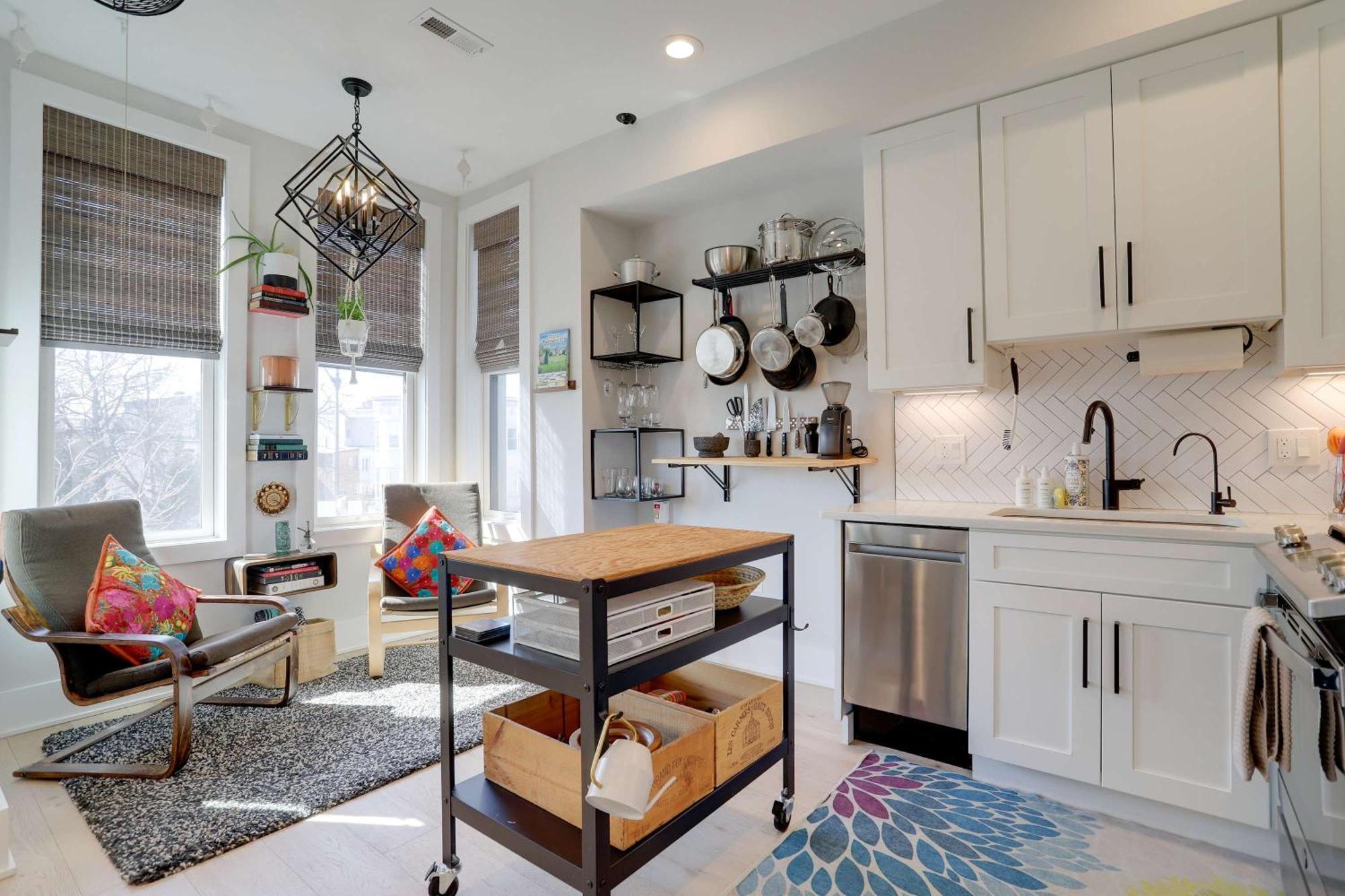 Apartment Sojourn Worldly 1 Bedroom 2 Ba 2 Blocks To Shaw Metro *