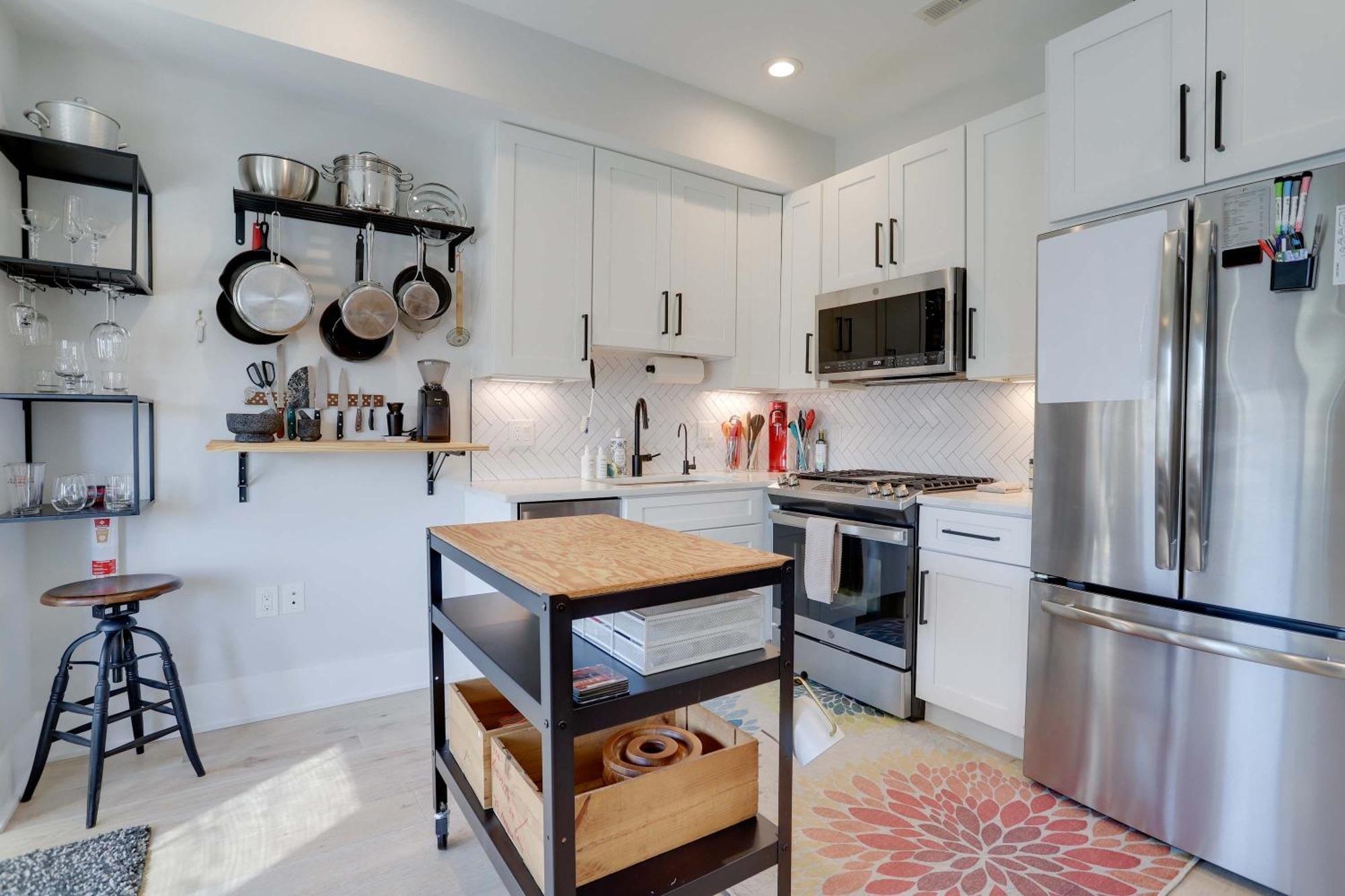 Sojourn Worldly 1 Bedroom 2 Ba 2 Blocks To Shaw Metro Apartment
