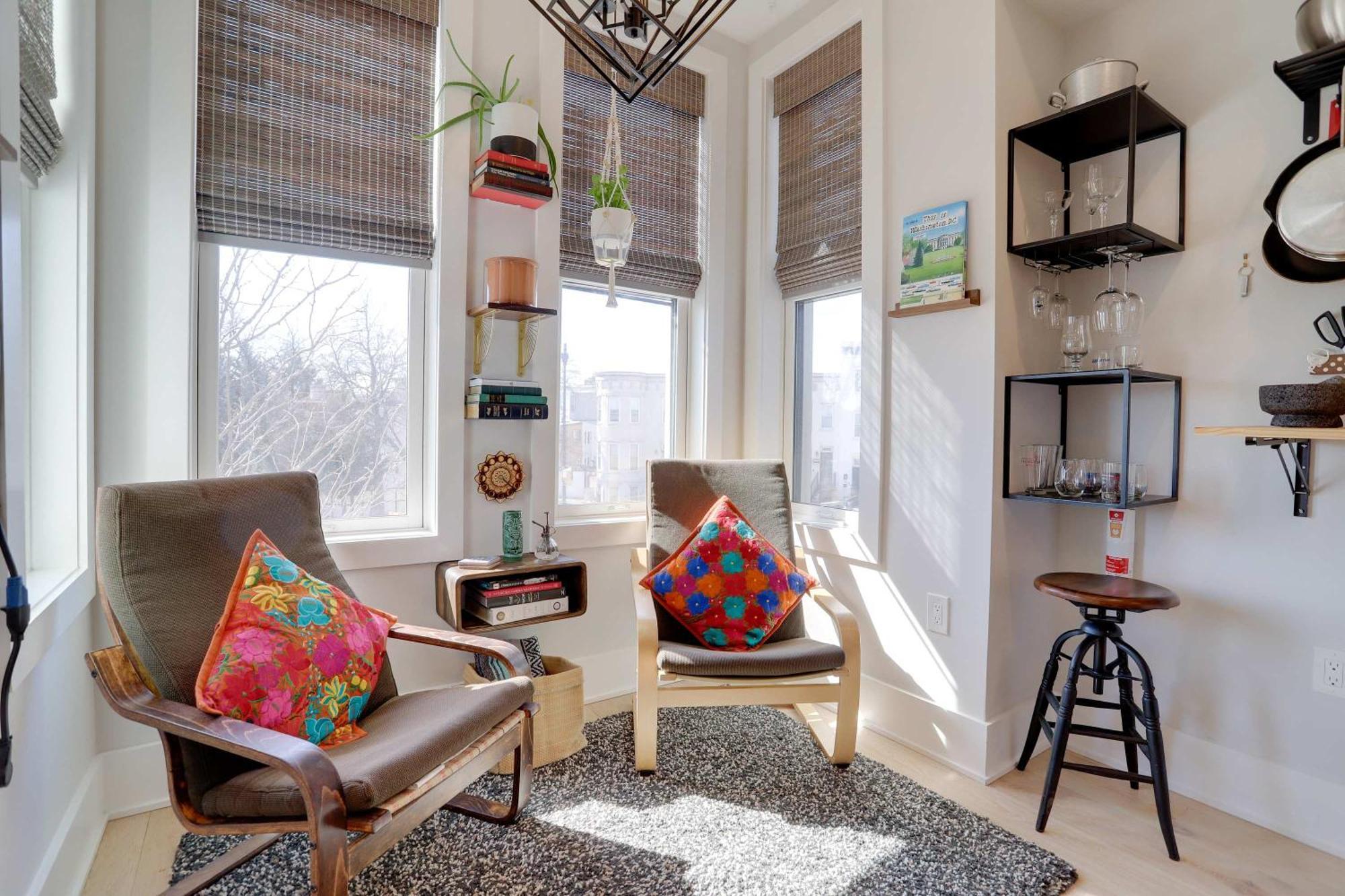 Apartment Sojourn Worldly 1 Bedroom 2 Ba 2 Blocks To Shaw Metro