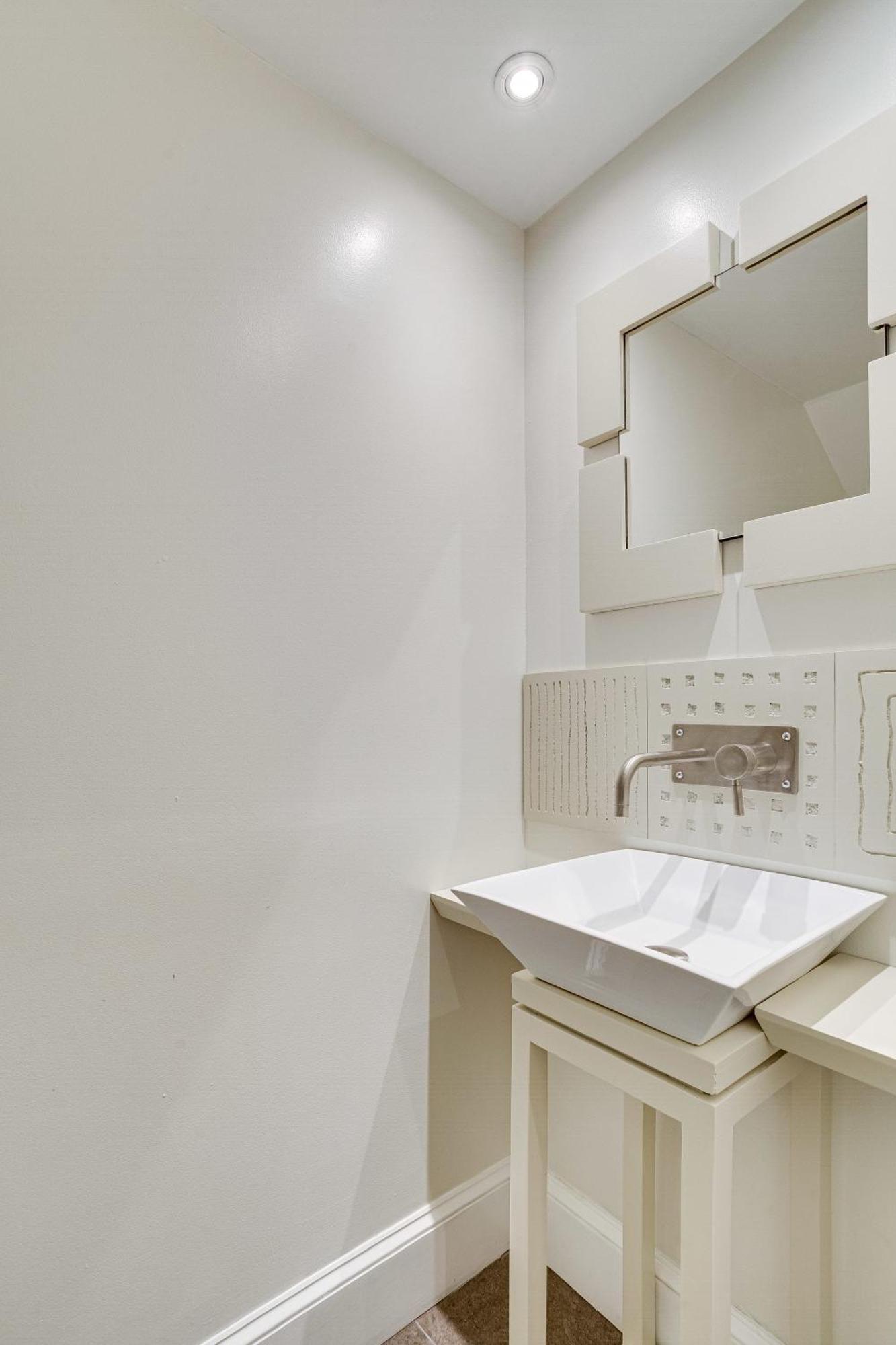 Modern 1 Block From Metro Subway Minutes To Capital, Museums And National Mall Washington