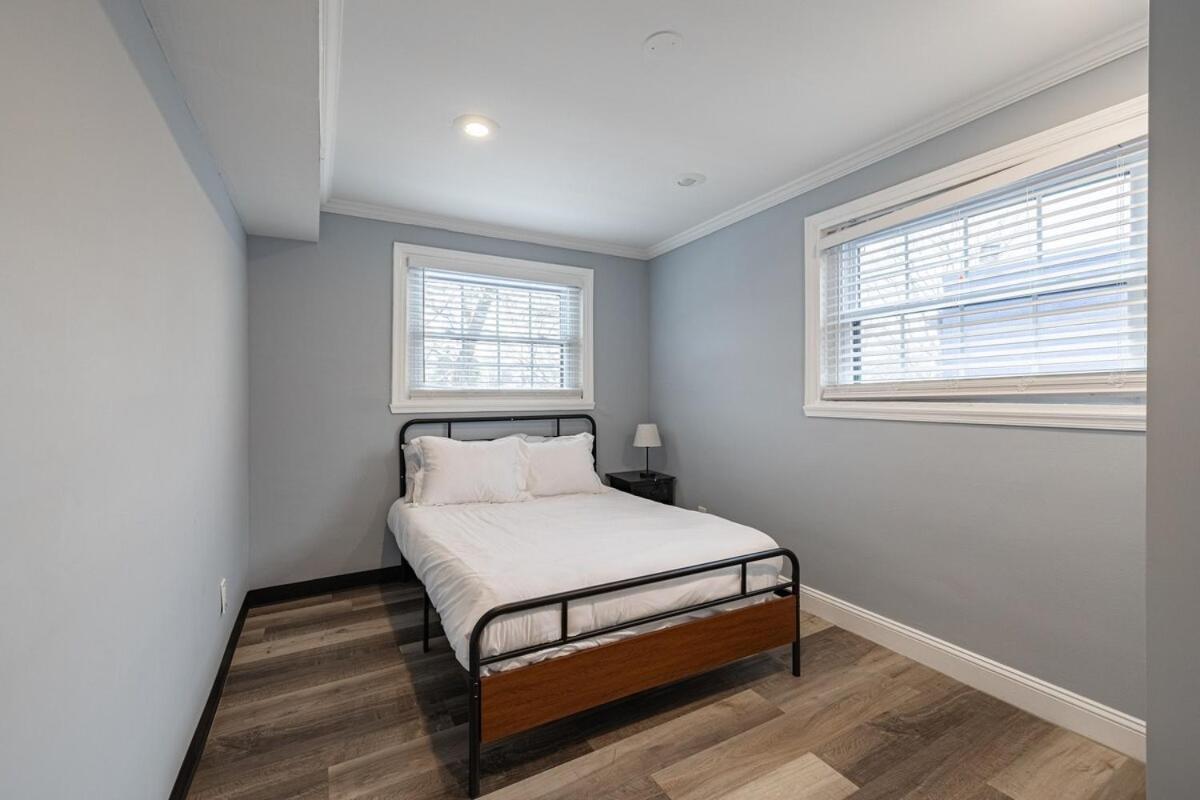 Modern In Dc 2-bedroom Apartment Washington
