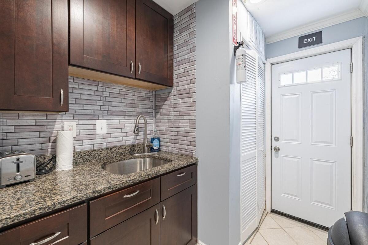 Modern In Dc 2-bedroom Apartment *