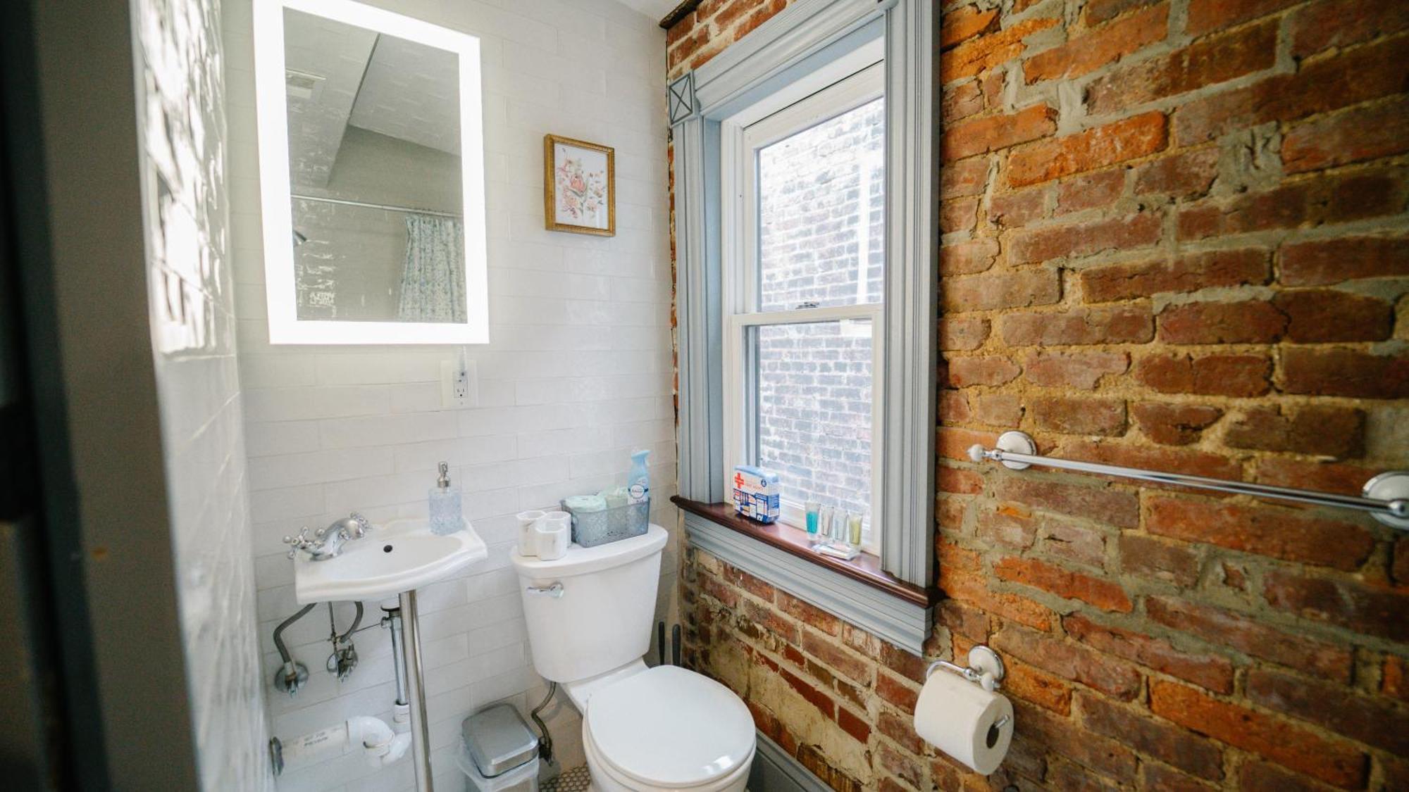 Cozy Vintage Escape 4br 4ba Near Dc Attractions! Holiday home Washington