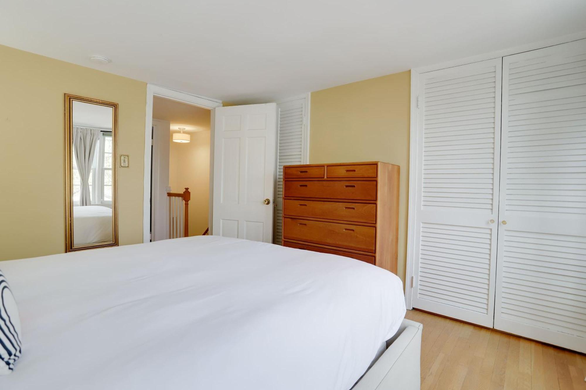 Sojourn Only 8 Blocks To Capitol And Private Patios Washington