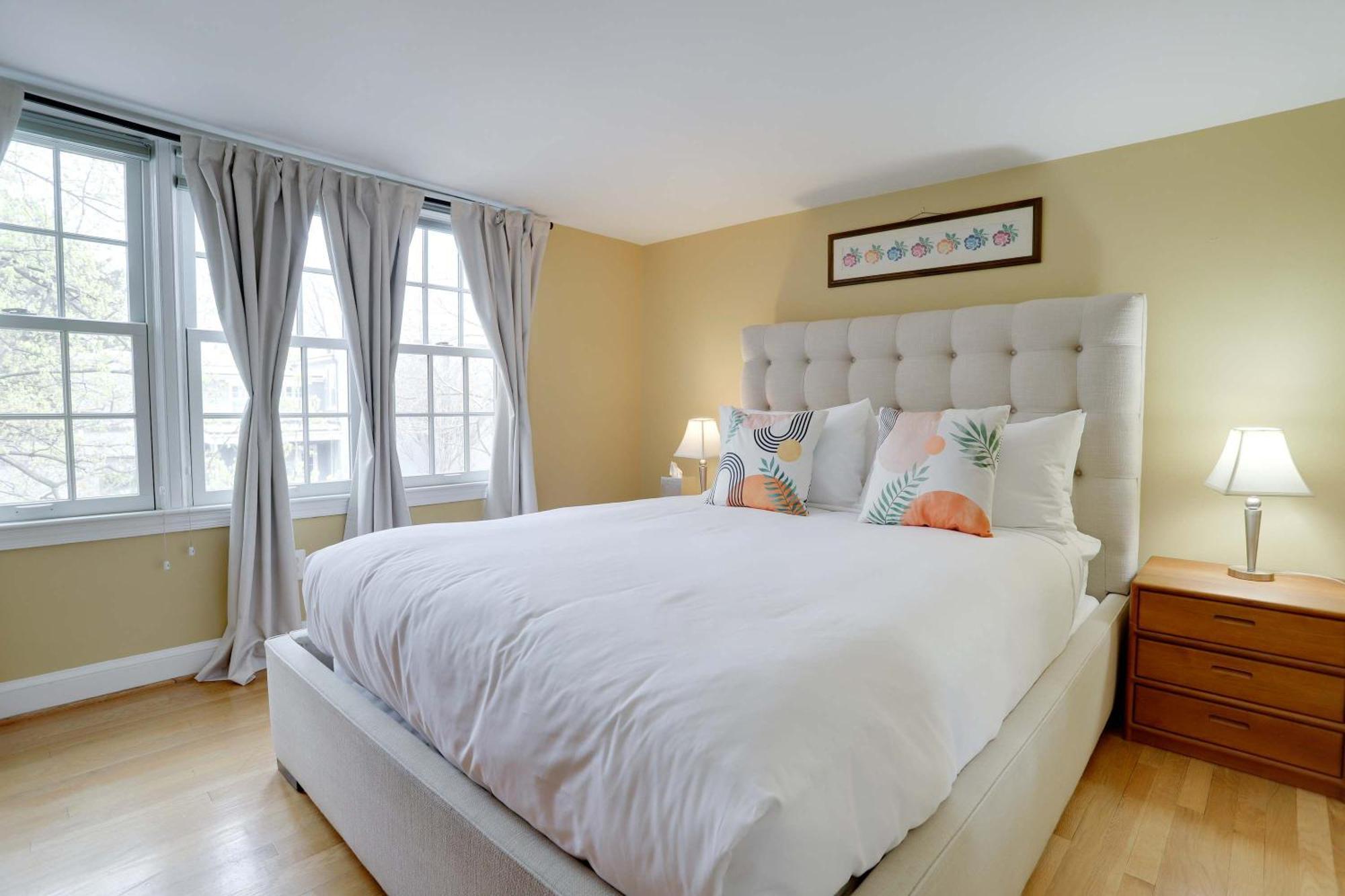 Sojourn Only 8 Blocks To Capitol And Private Patios Holiday home Washington