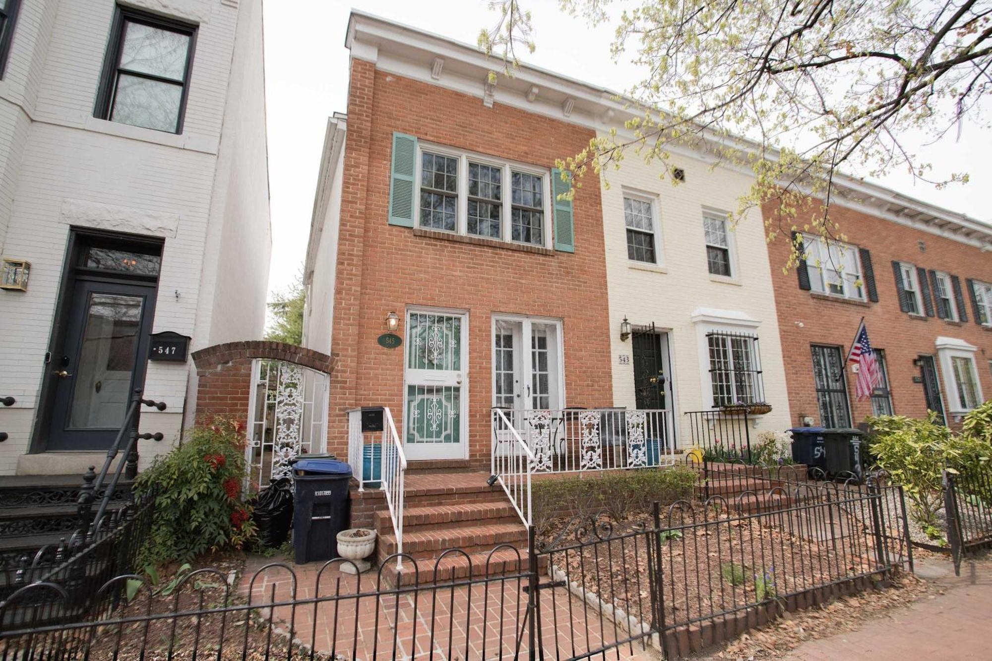 Sojourn Only 8 Blocks To Capitol And Private Patios Holiday home