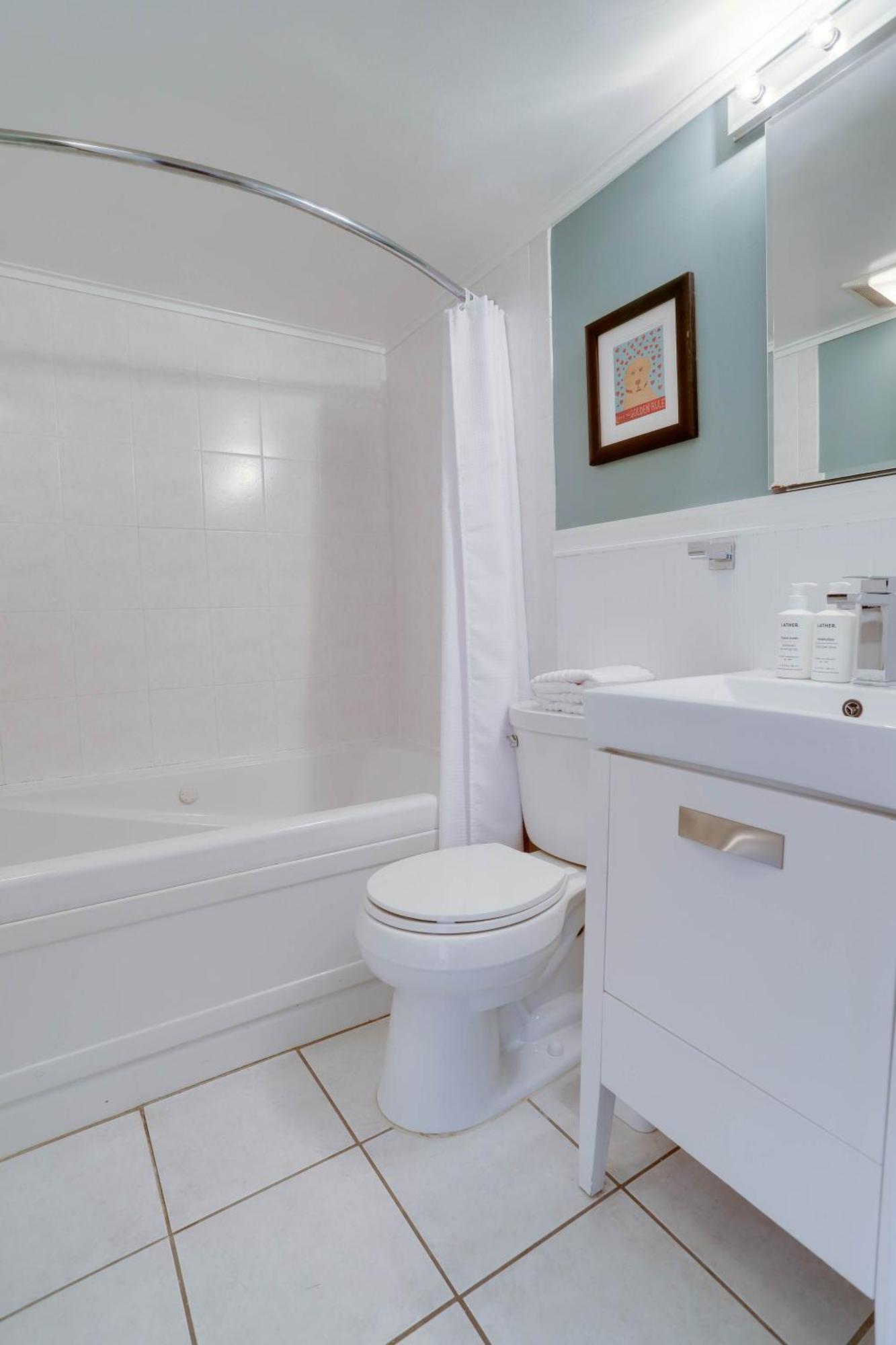 Sojourn Only 8 Blocks To Capitol And Private Patios Washington
