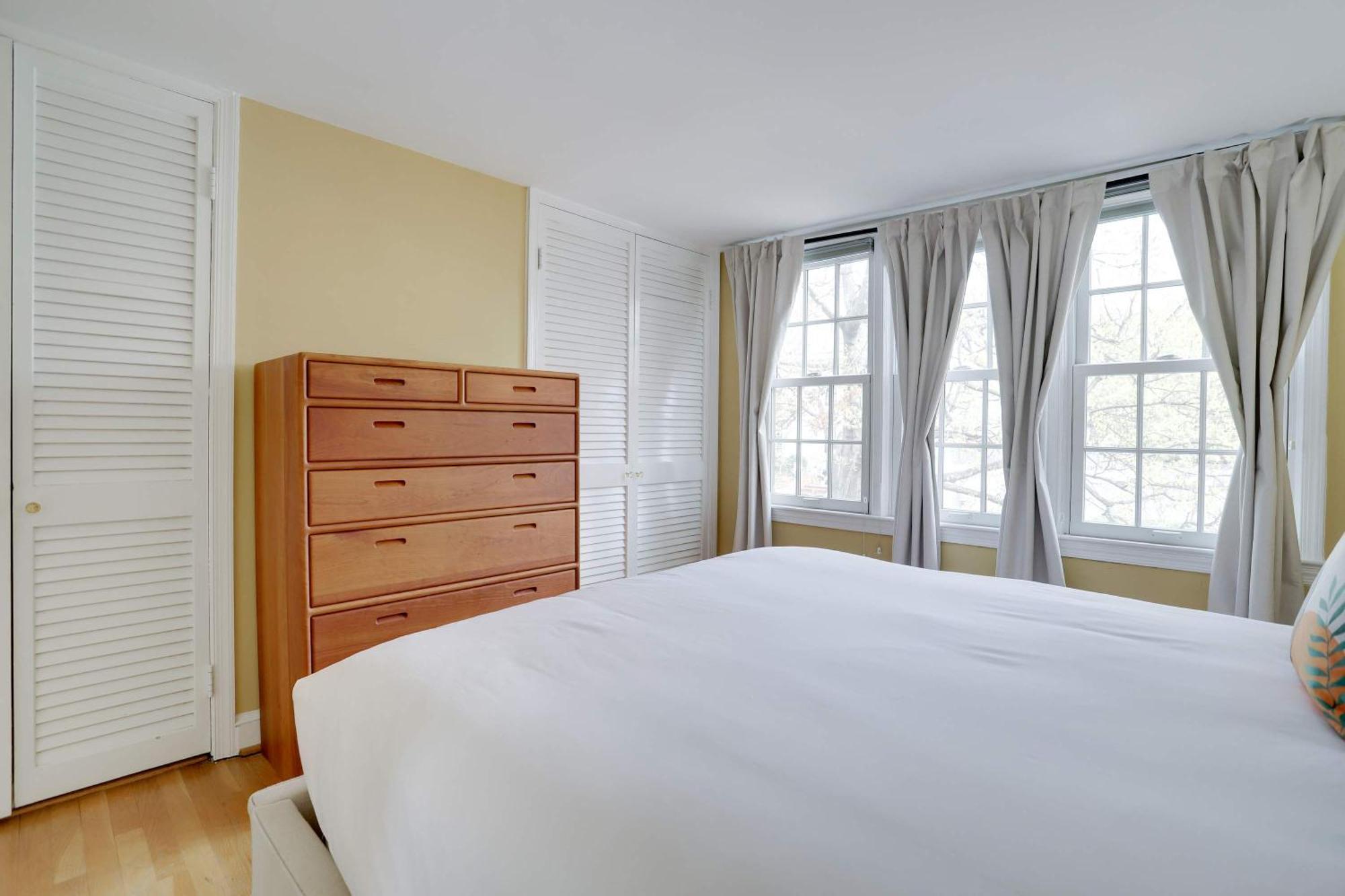 Sojourn Only 8 Blocks To Capitol And Private Patios * Washington