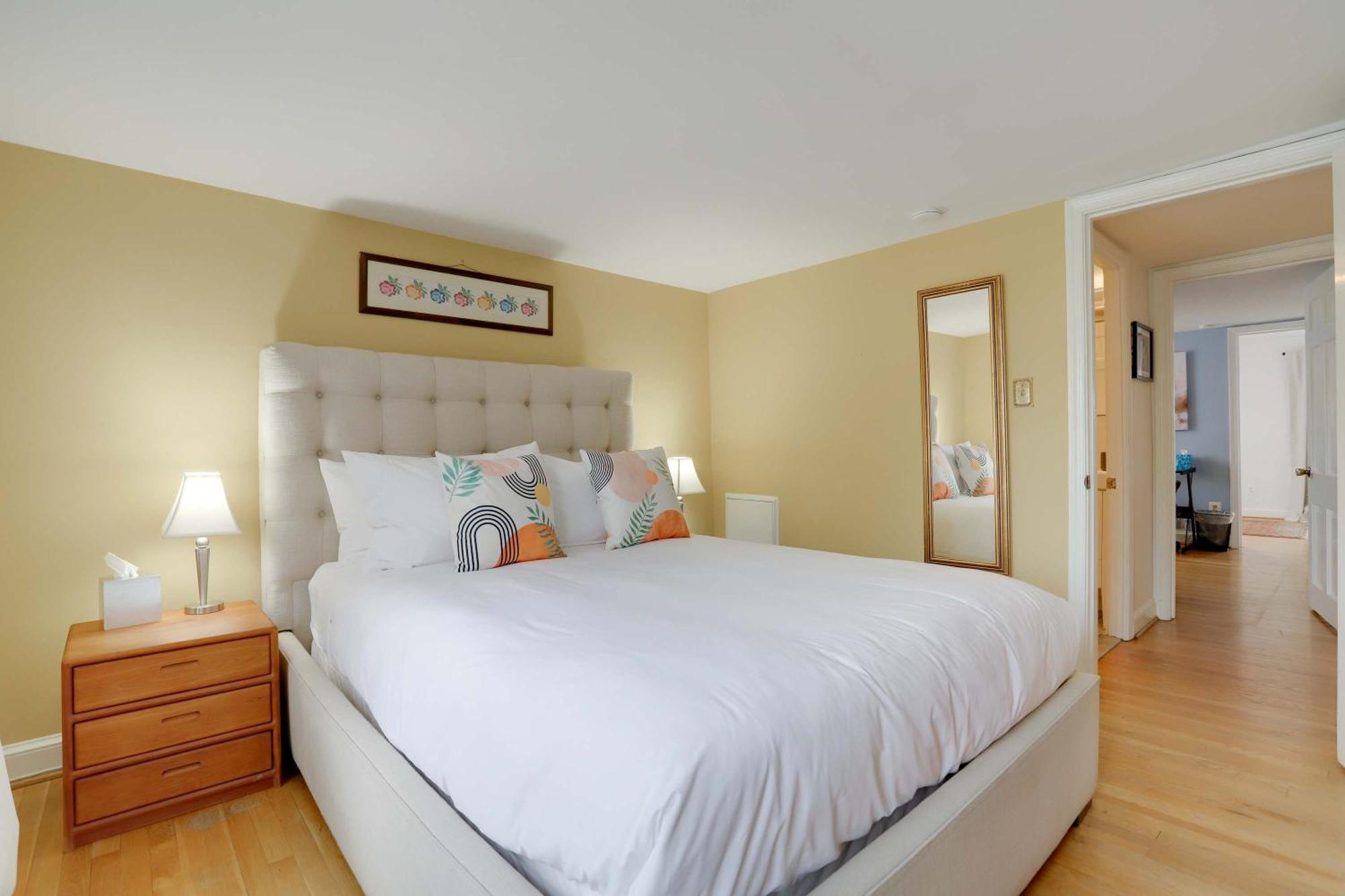 Holiday home Sojourn Only 8 Blocks To Capitol And Private Patios