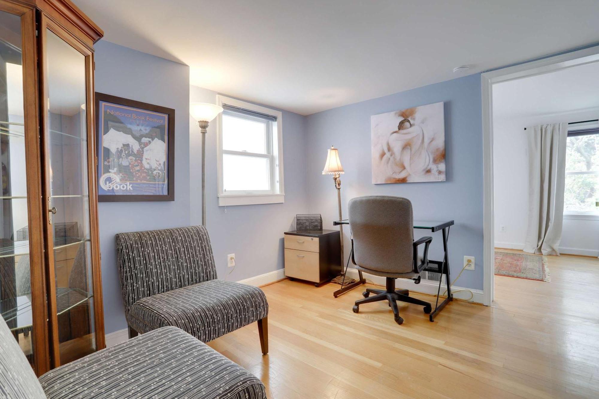 Sojourn Only 8 Blocks To Capitol And Private Patios Holiday home *