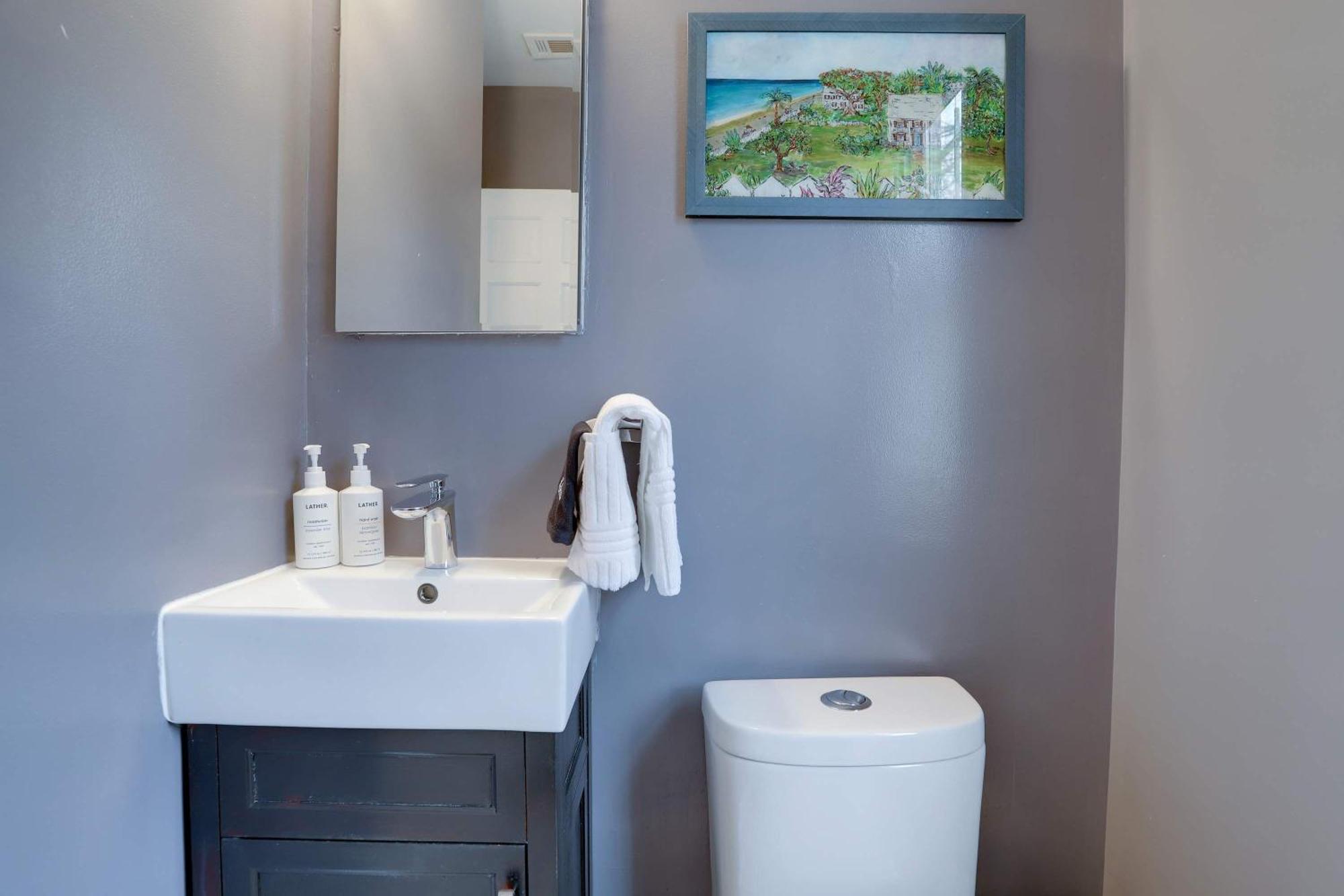 Sojourn Only 8 Blocks To Capitol And Private Patios Holiday home Washington