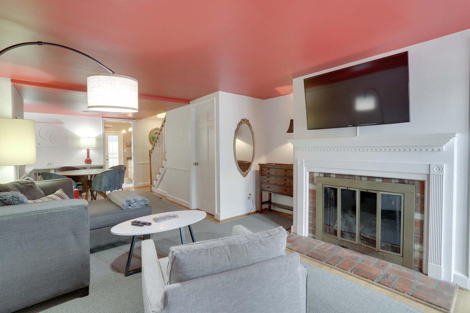 Sojourn Only 8 Blocks To Capitol And Private Patios Washington