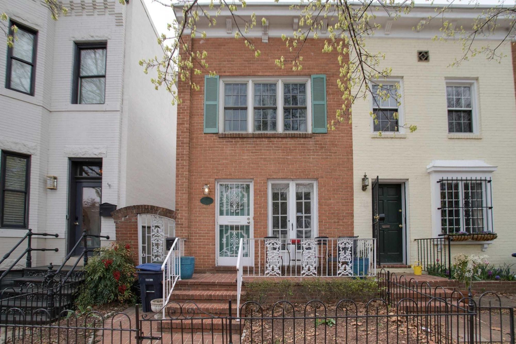 Holiday home Sojourn Only 8 Blocks To Capitol And Private Patios *