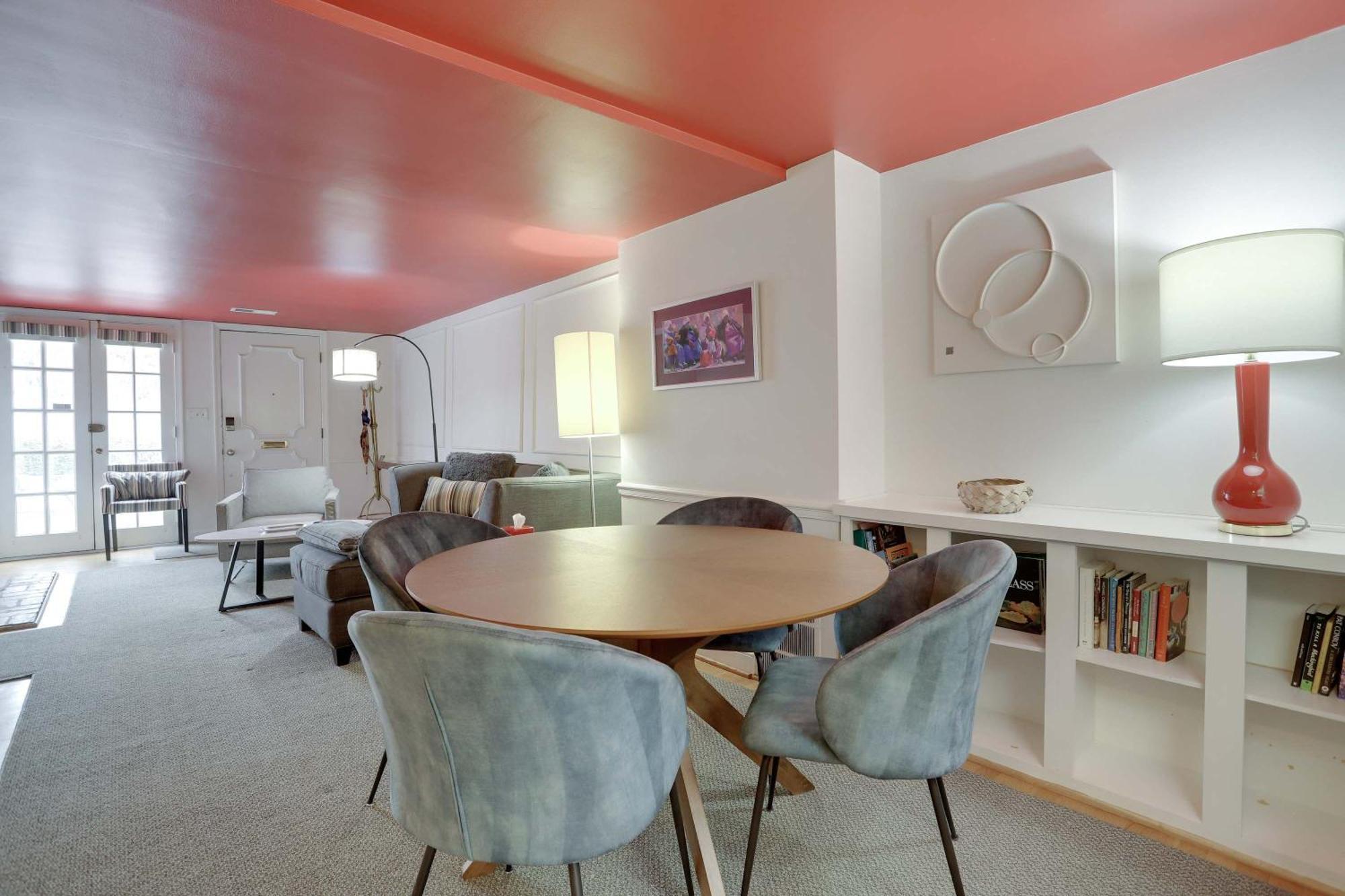 Sojourn Only 8 Blocks To Capitol And Private Patios * Washington