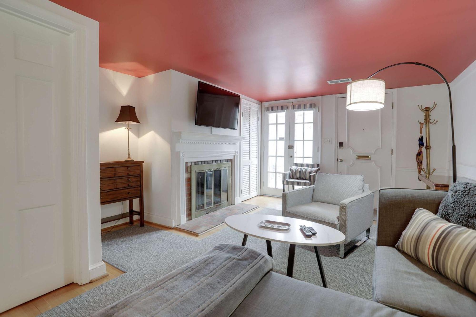 Sojourn Only 8 Blocks To Capitol And Private Patios Washington
