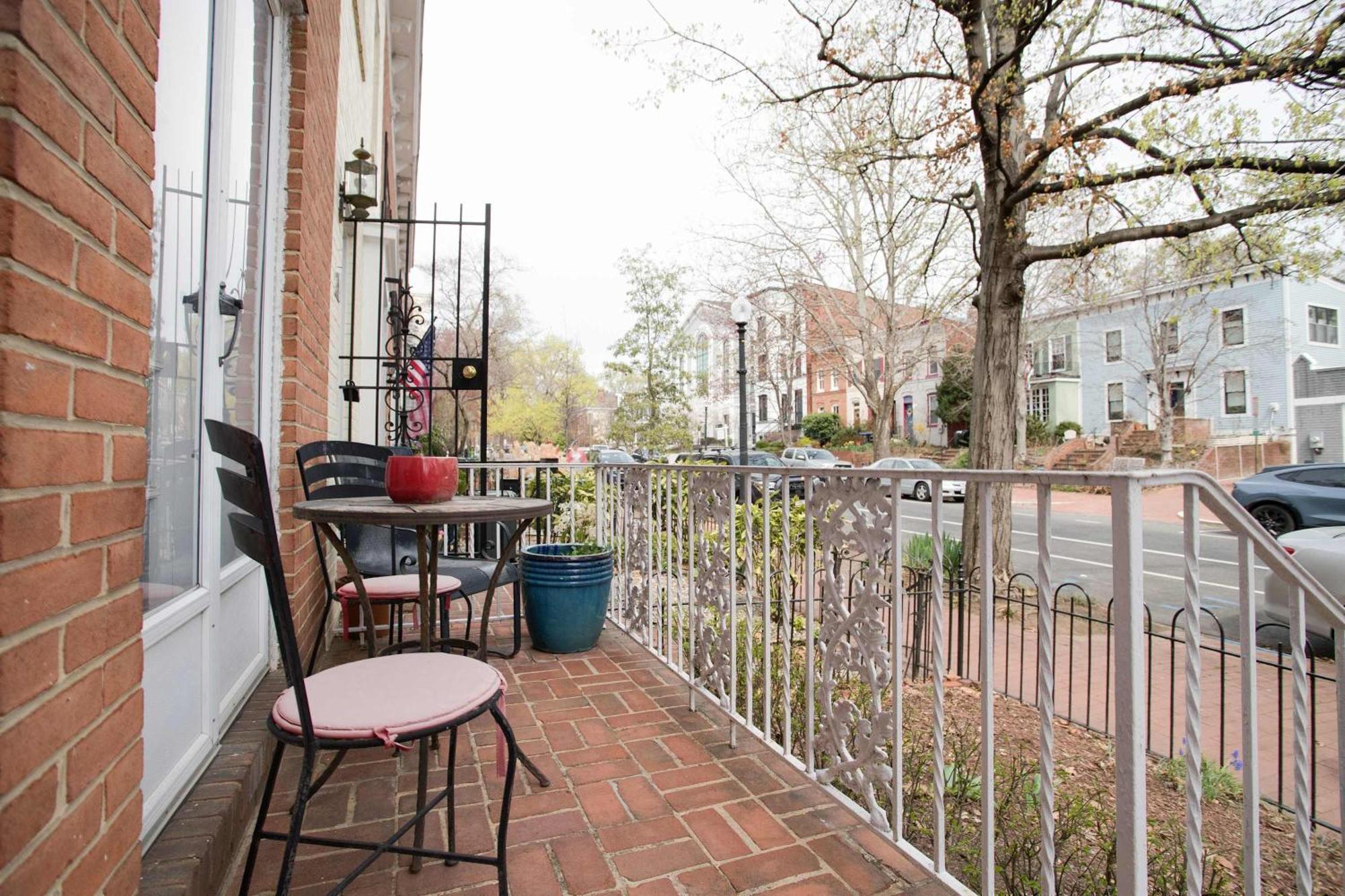 Holiday home Sojourn Only 8 Blocks To Capitol And Private Patios *