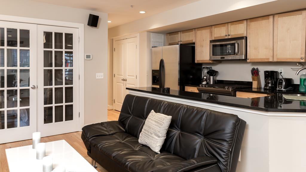 Fully Furnished In Near Logan Circle Apartment *