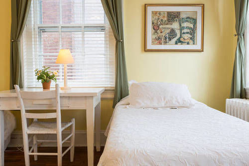 Adam's Bed & Breakfast 2*