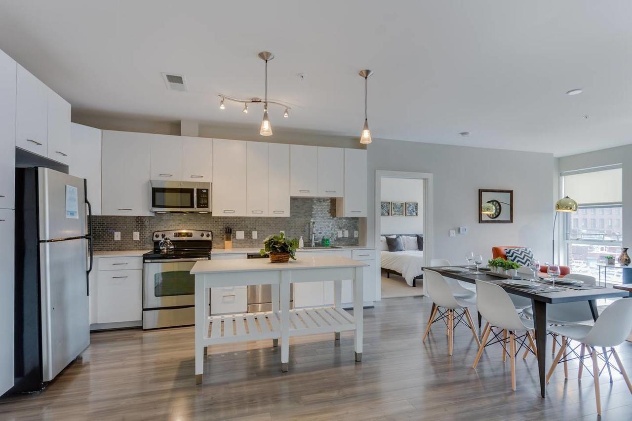 Apartment Two Bedroom On H Street *