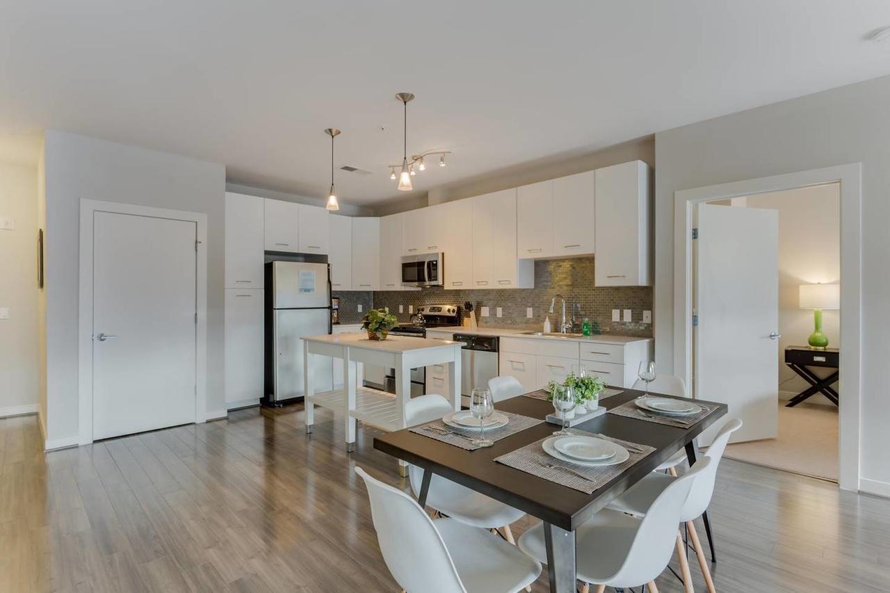 Apartment Two Bedroom On H Street