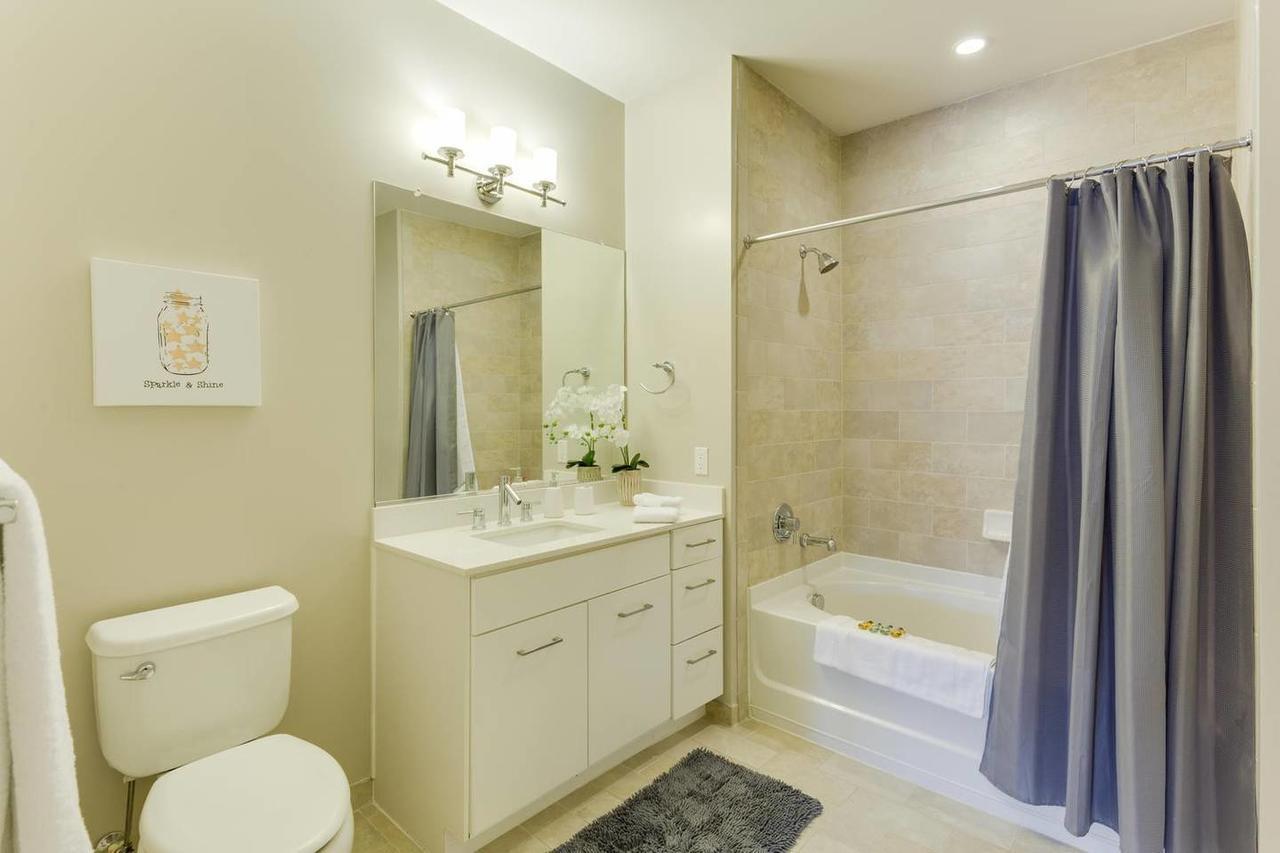 Apartment Two Bedroom On H Street