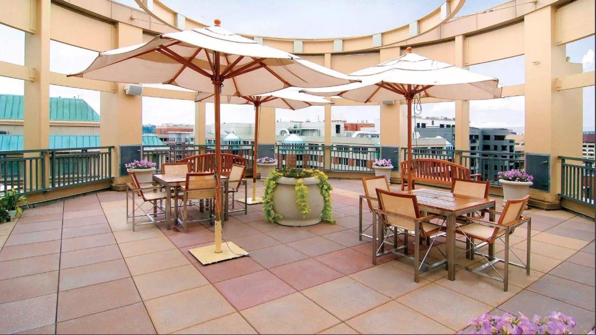 Global Luxury At M Street Aparthotel