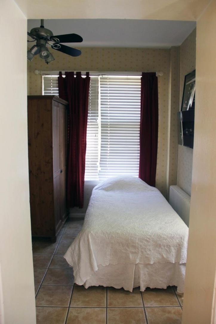 Adam's Bed & Breakfast 2*