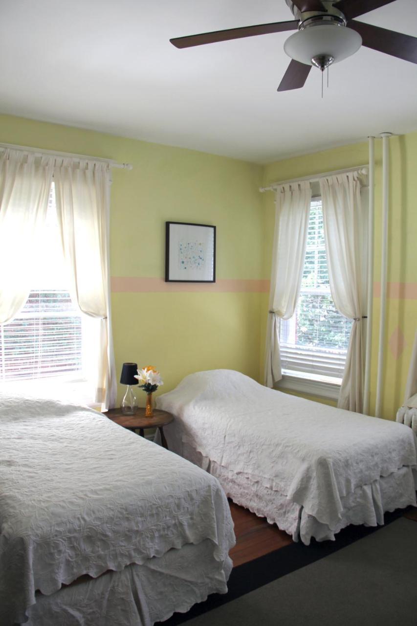 Adam's Bed & Breakfast 2*