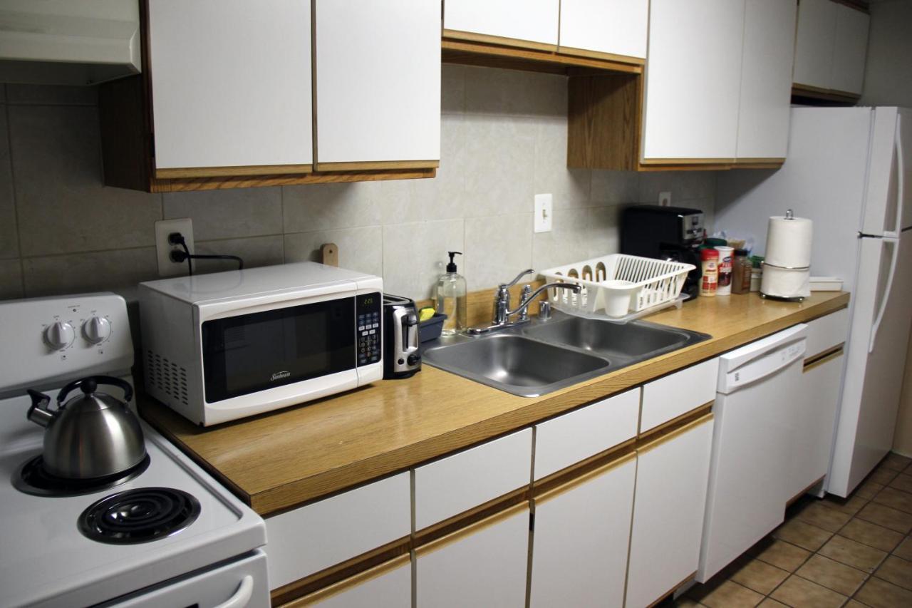 Adam's Bed & Breakfast 2*