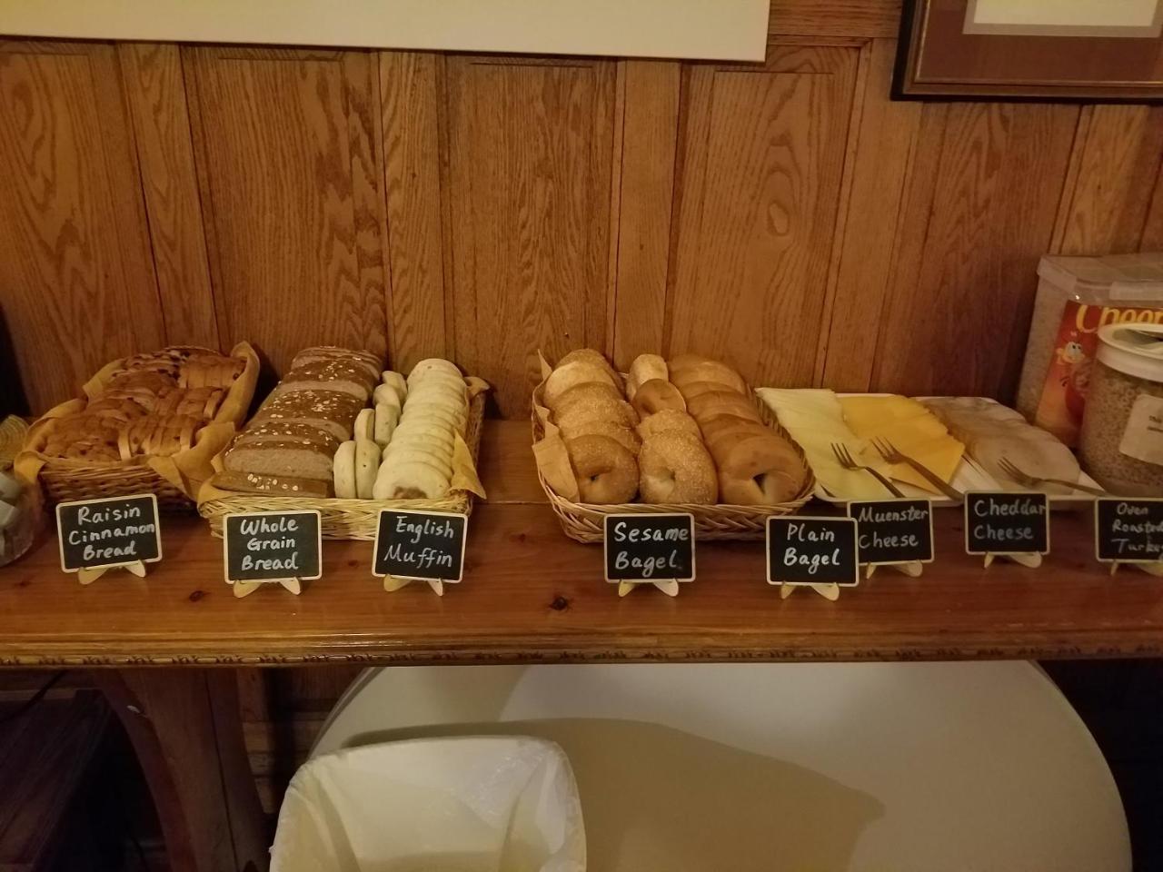 Adam's Bed & Breakfast 2*